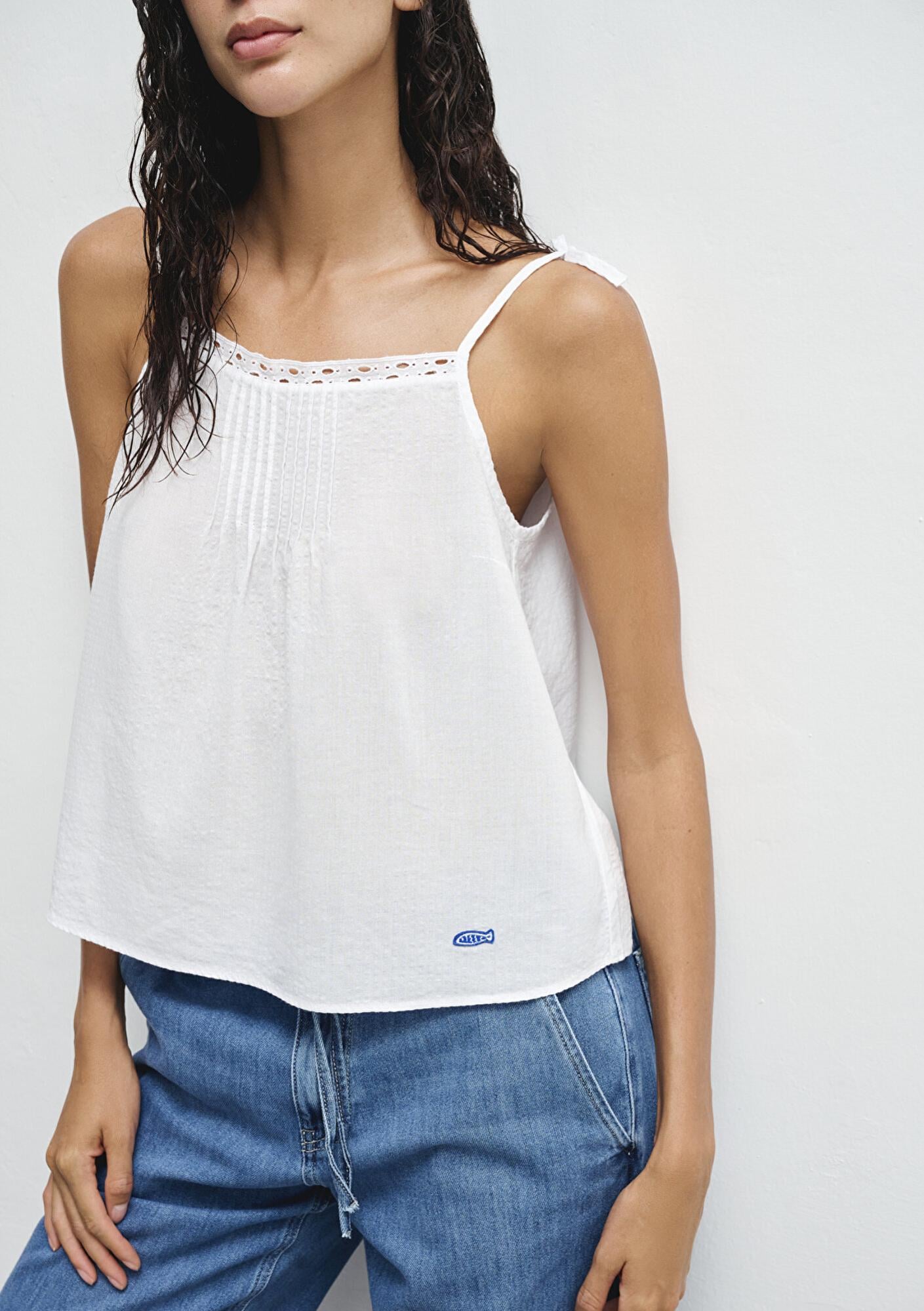 Mavi Balık İşlemeli Beyaz Bluz 1211217-620