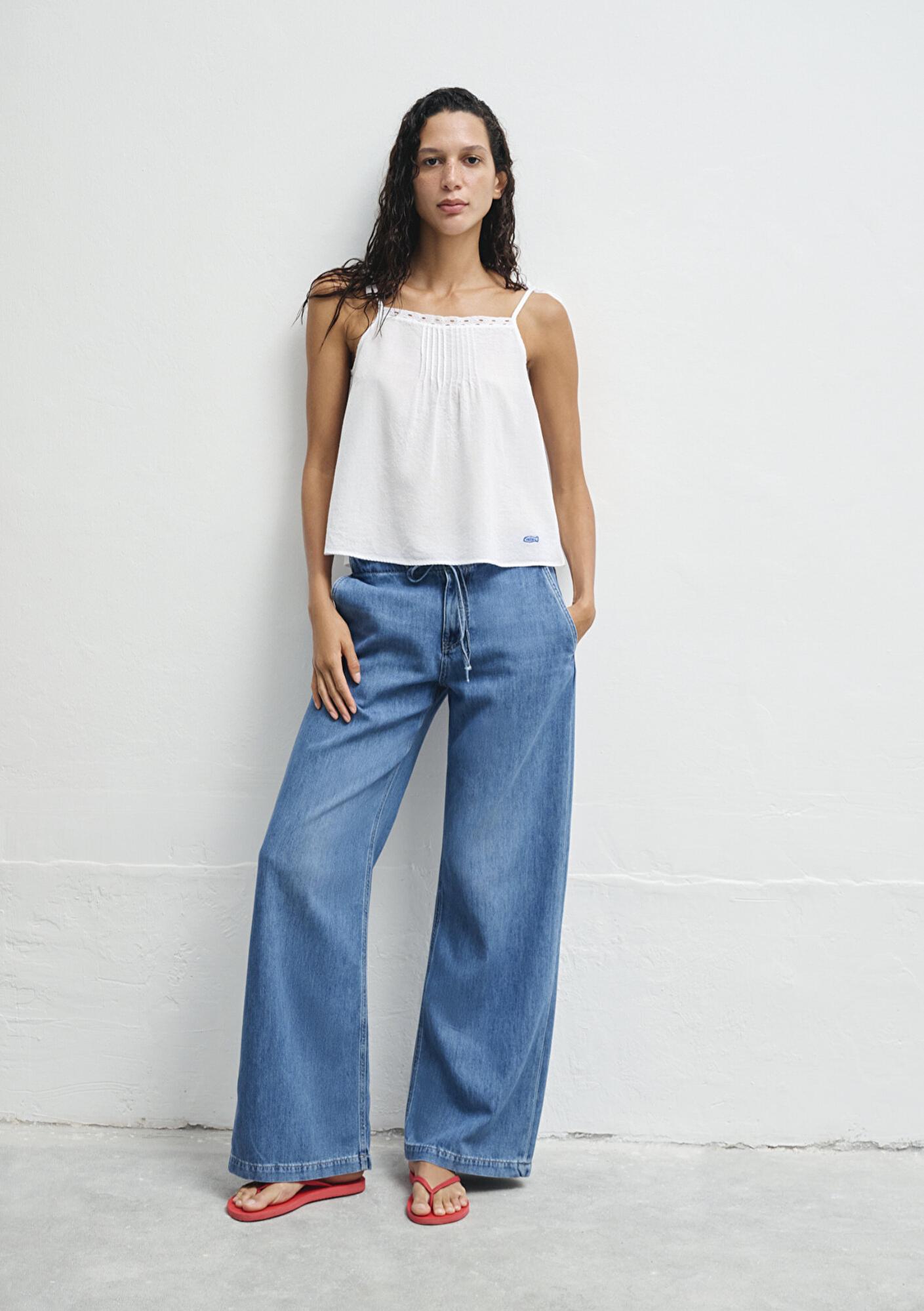 Mavi Balık İşlemeli Beyaz Bluz 1211217-620