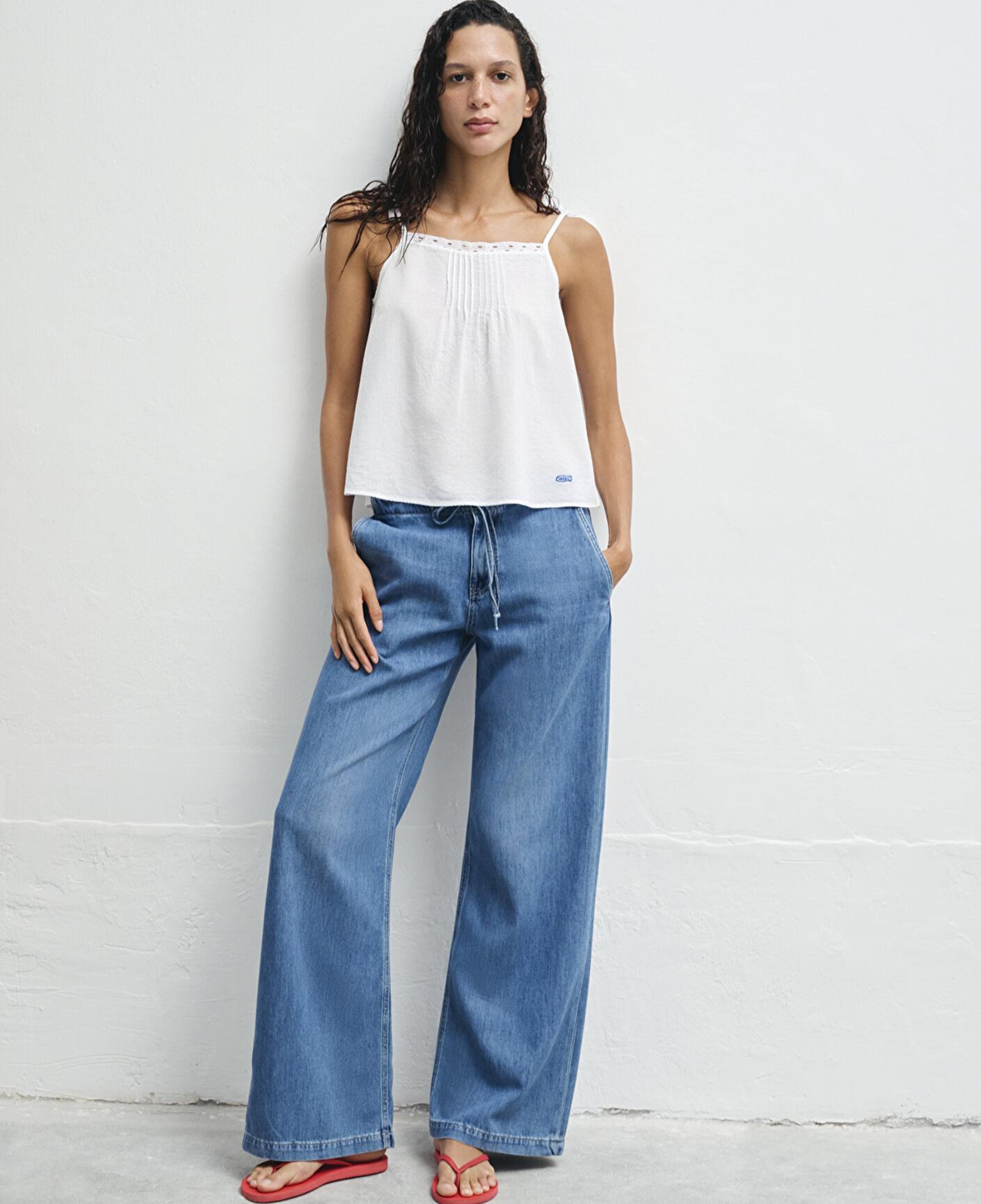 Mavi Balık İşlemeli Beyaz Bluz 1211217-620