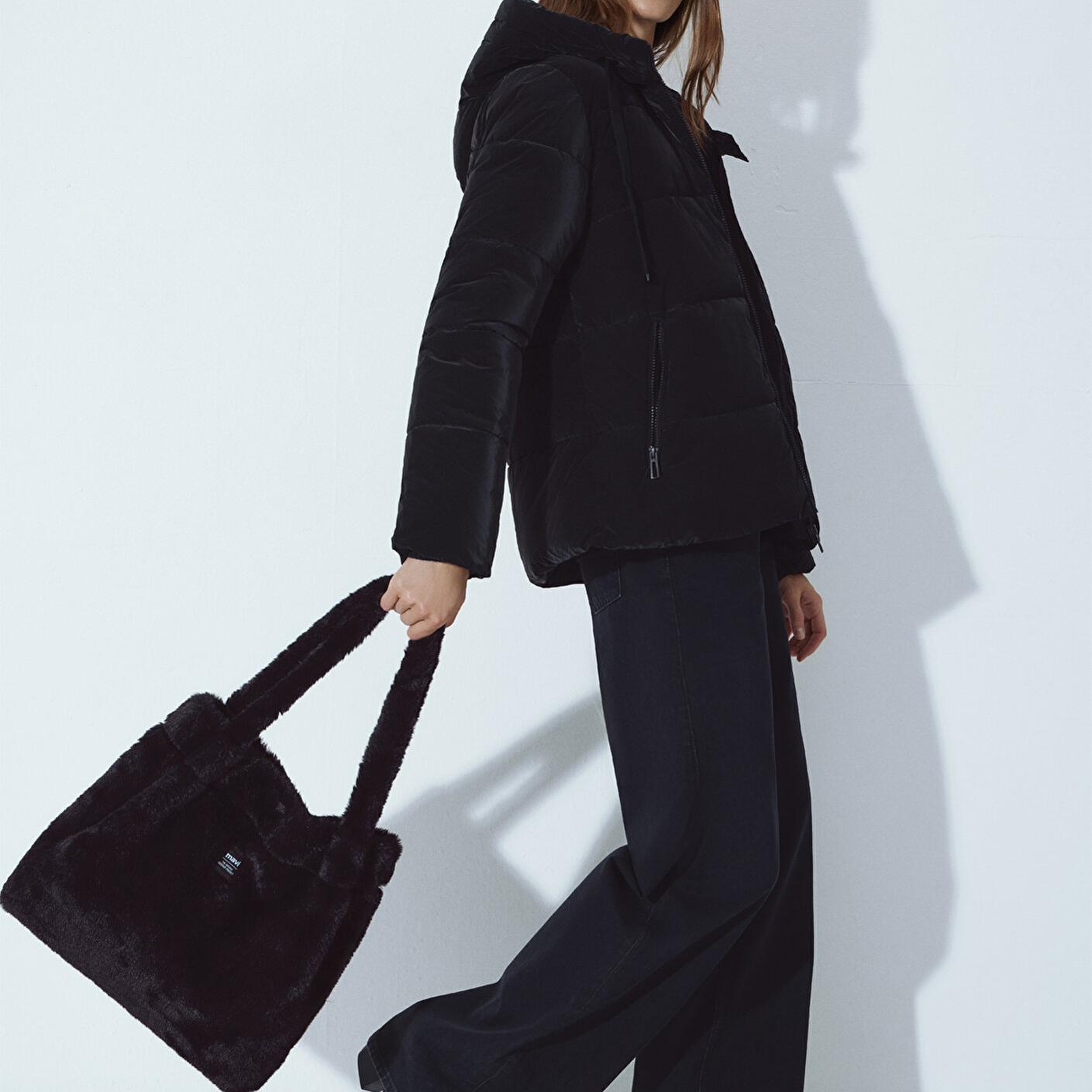 Mavi Siyah Peluş Omuz Çantası 197617-900