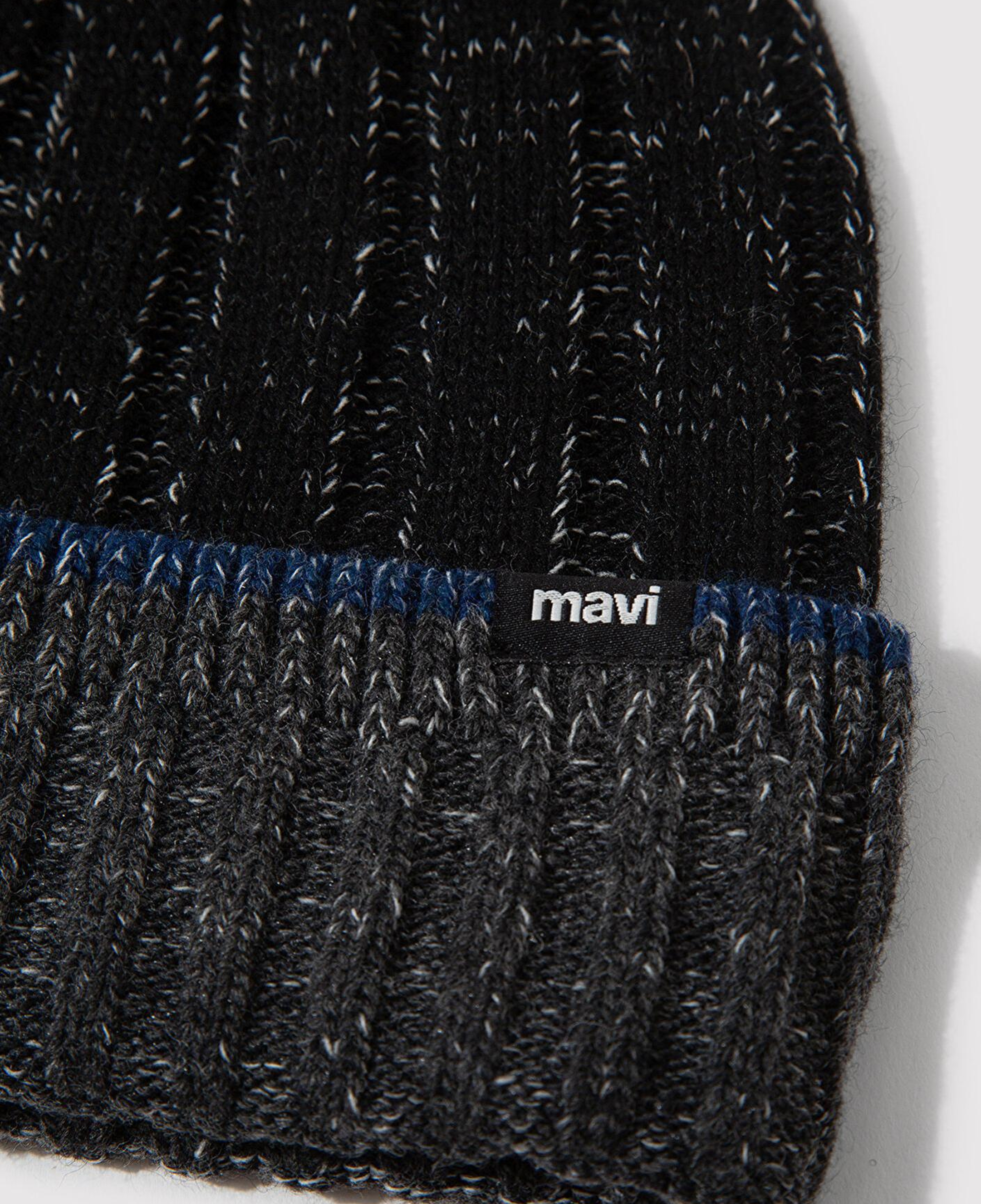 Mavi Yün Karışımlı Siyah Bere 0912003-900