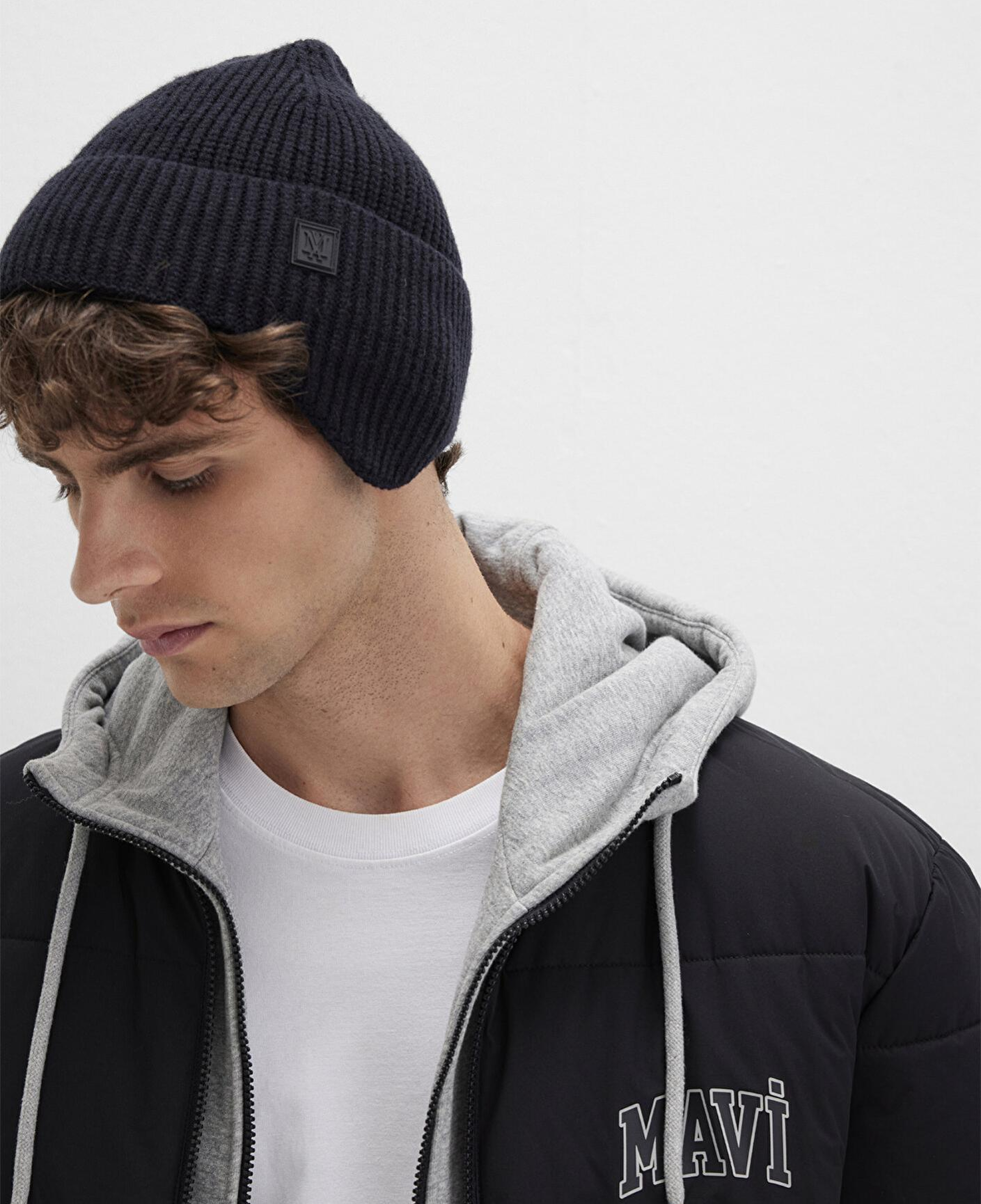 Mavi Siyah Bere 0912002-900