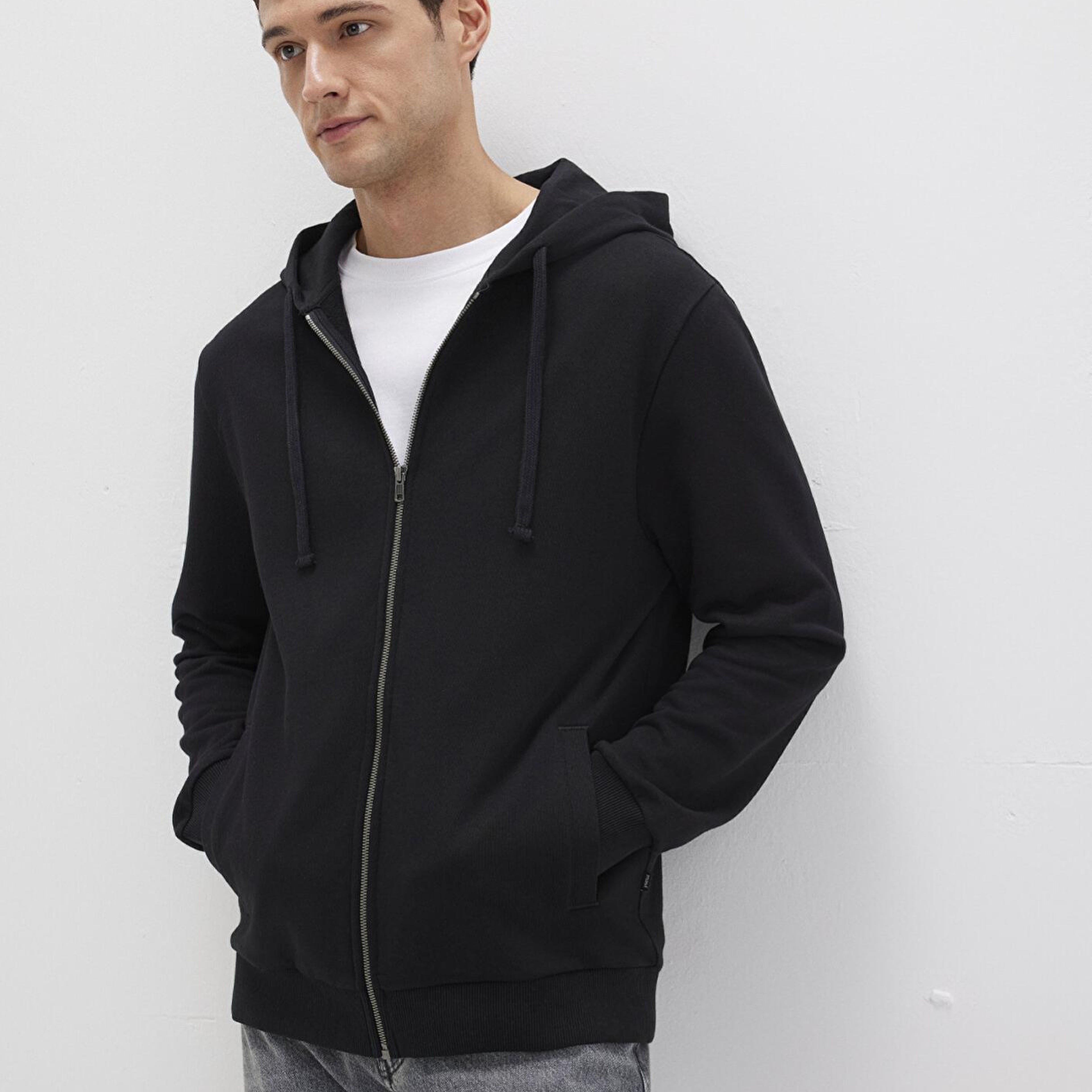 Mavi Kapüşonlu Fermuarlı Siyah Sweatshirt 0S10423-900