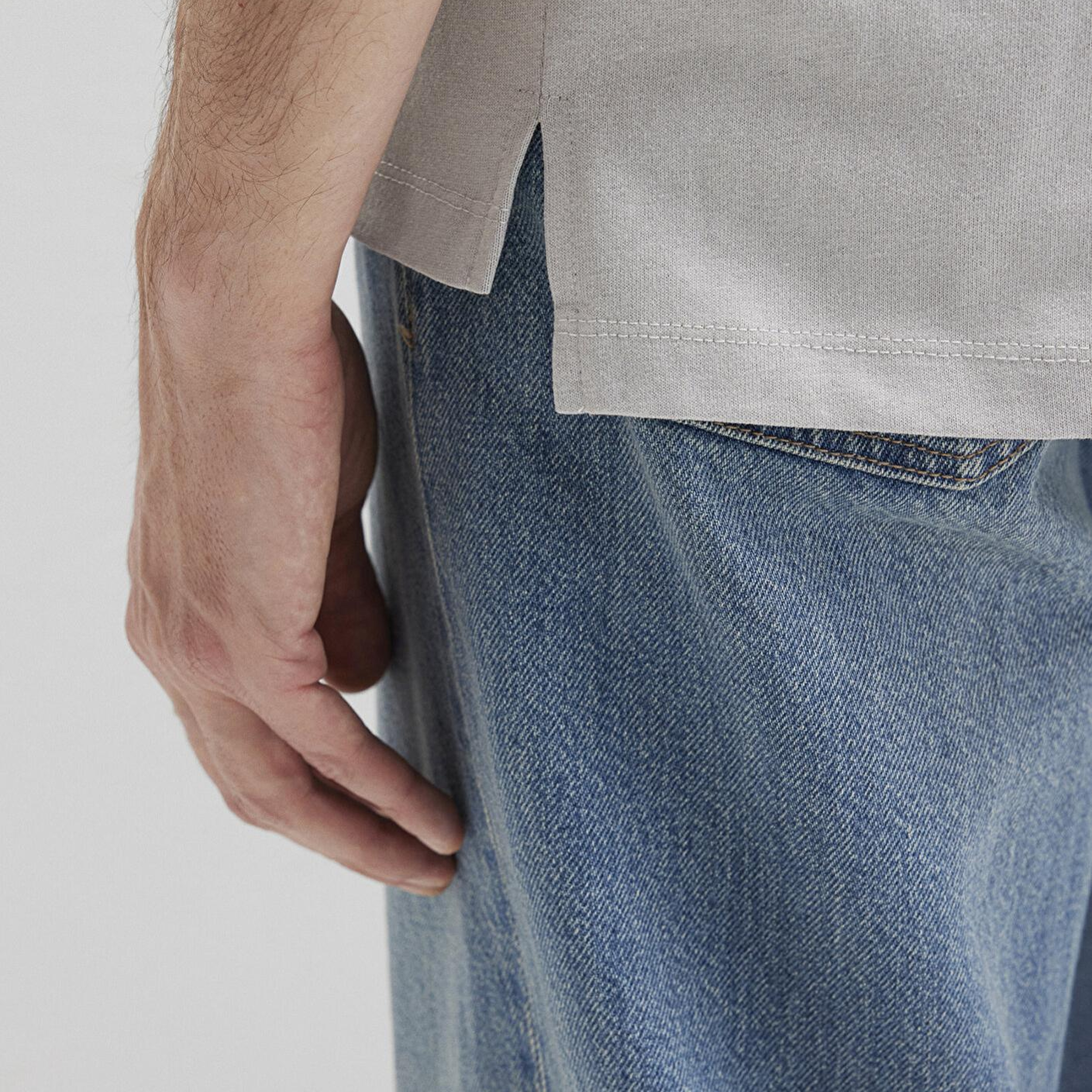 Mavi Cep Detaylı Gri Basic Tişört Loose Fit / Bol Rahat Kesim 066248-70075