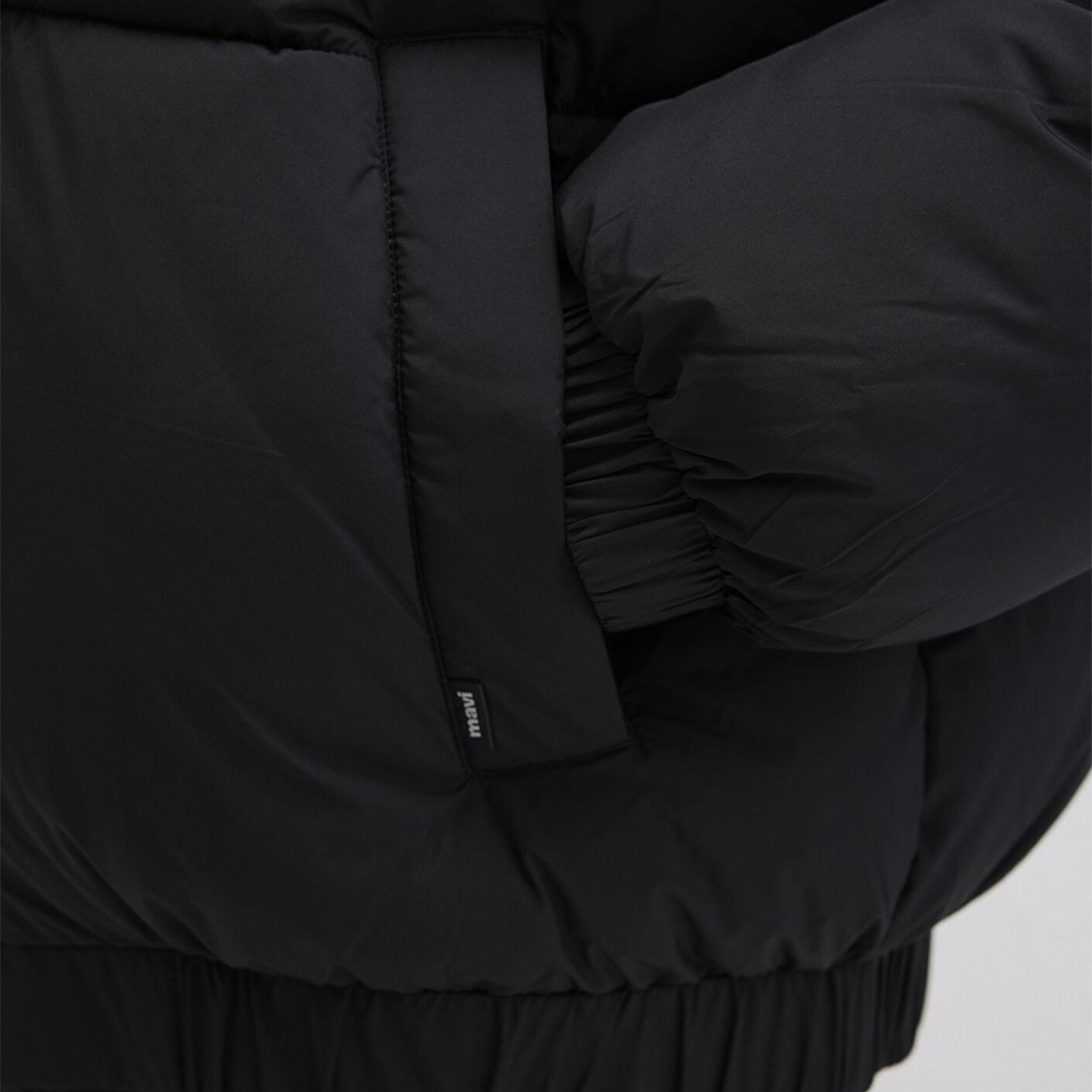 Mavi Dik Yaka Siyah Şişme Mont 0110609-71379