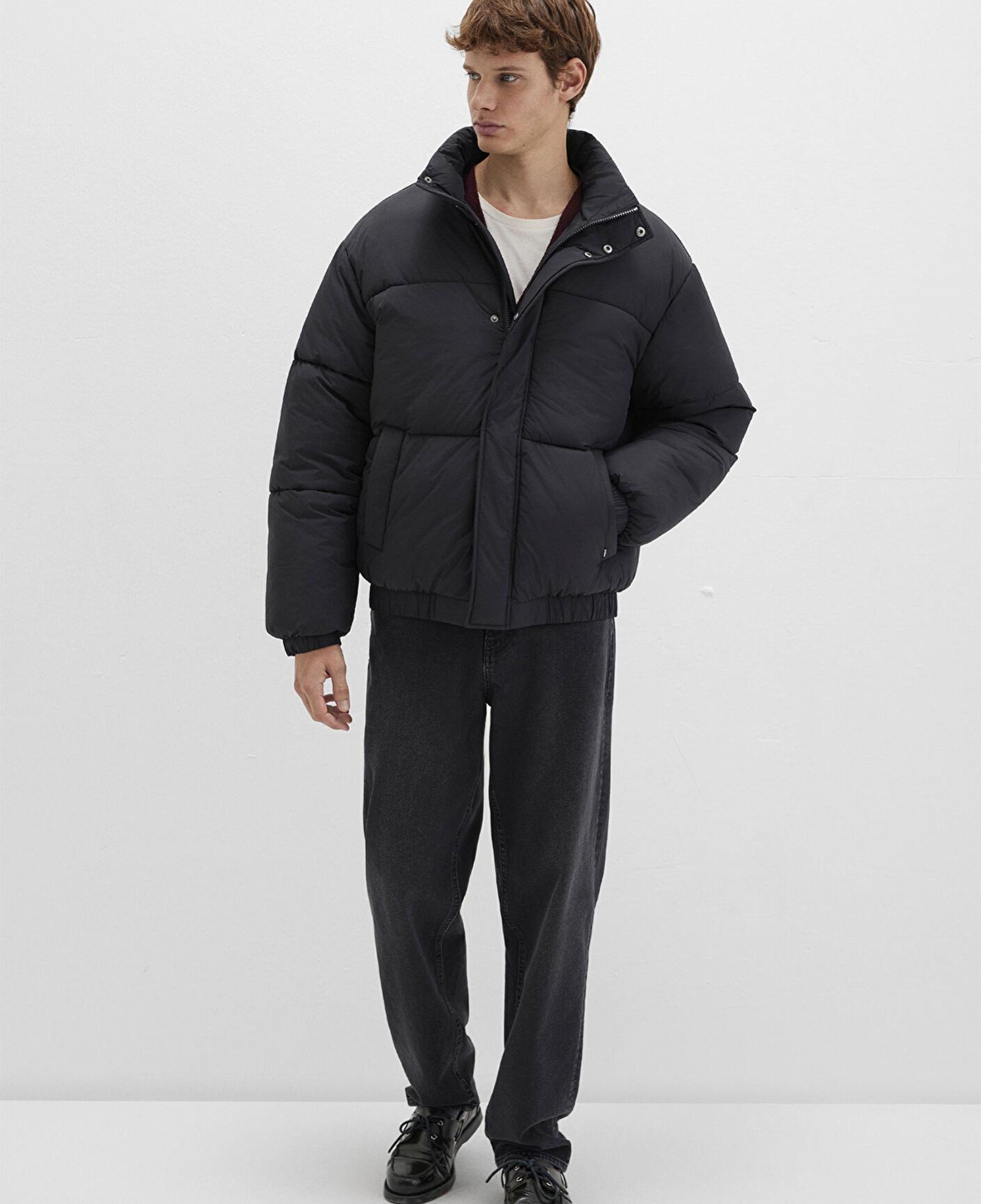 Mavi Dik Yaka Siyah Şişme Mont 0110609-71379