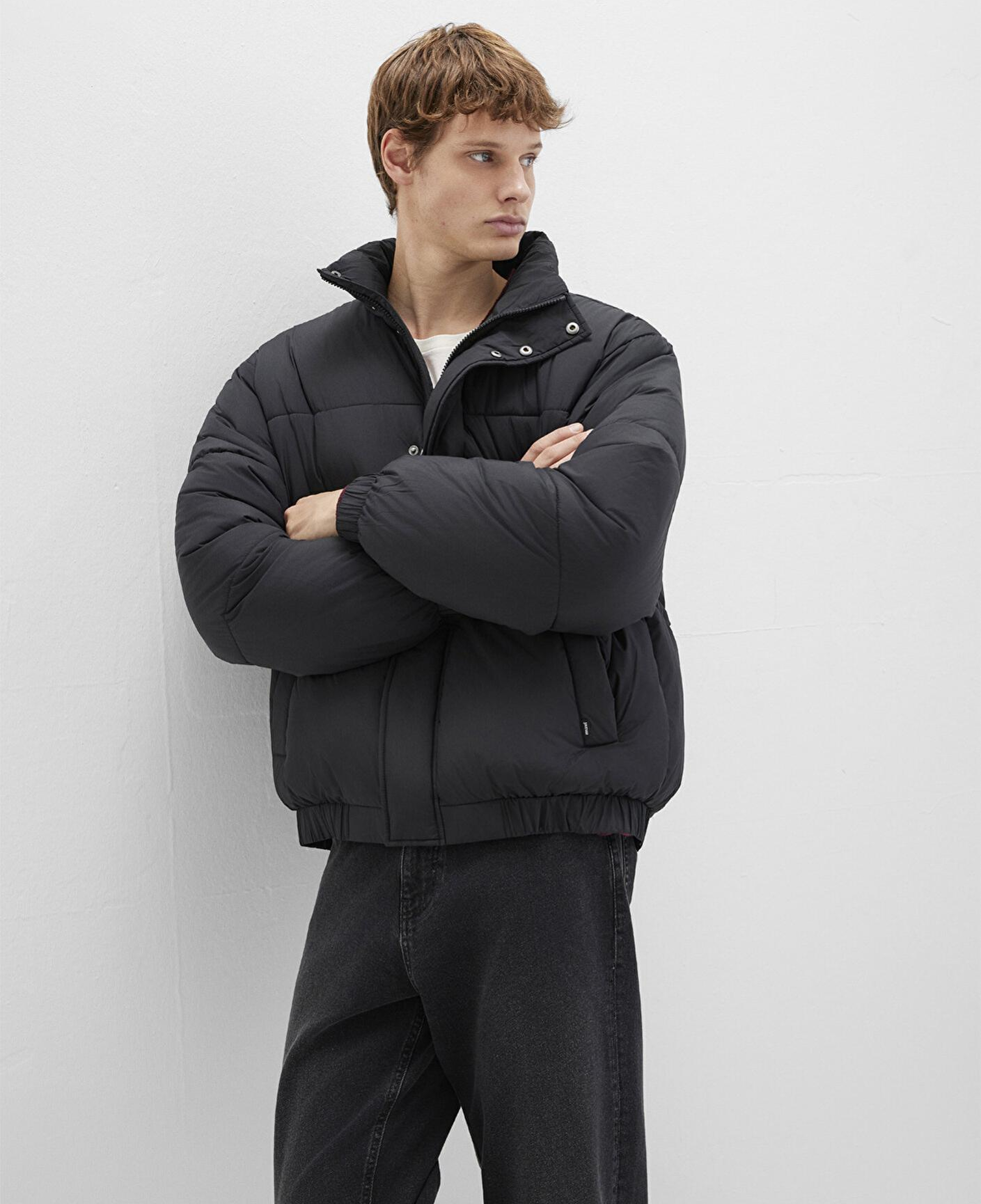 Mavi Dik Yaka Siyah Şişme Mont 0110609-71379