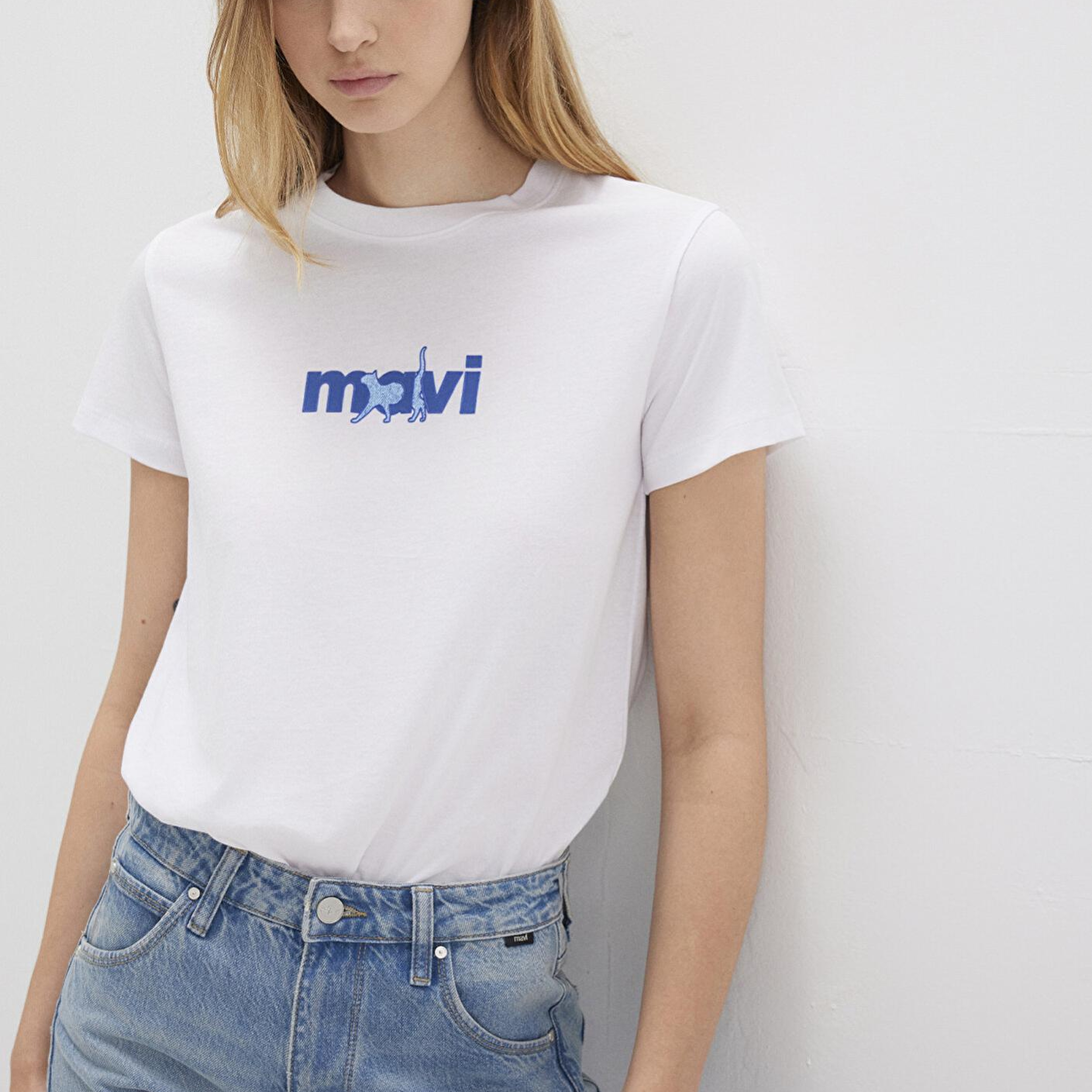 Mavi Mavi Kedi Baskılı Beyaz Tişört Semi Slim Fit / Yarı Dar Kesim 1613287-620
