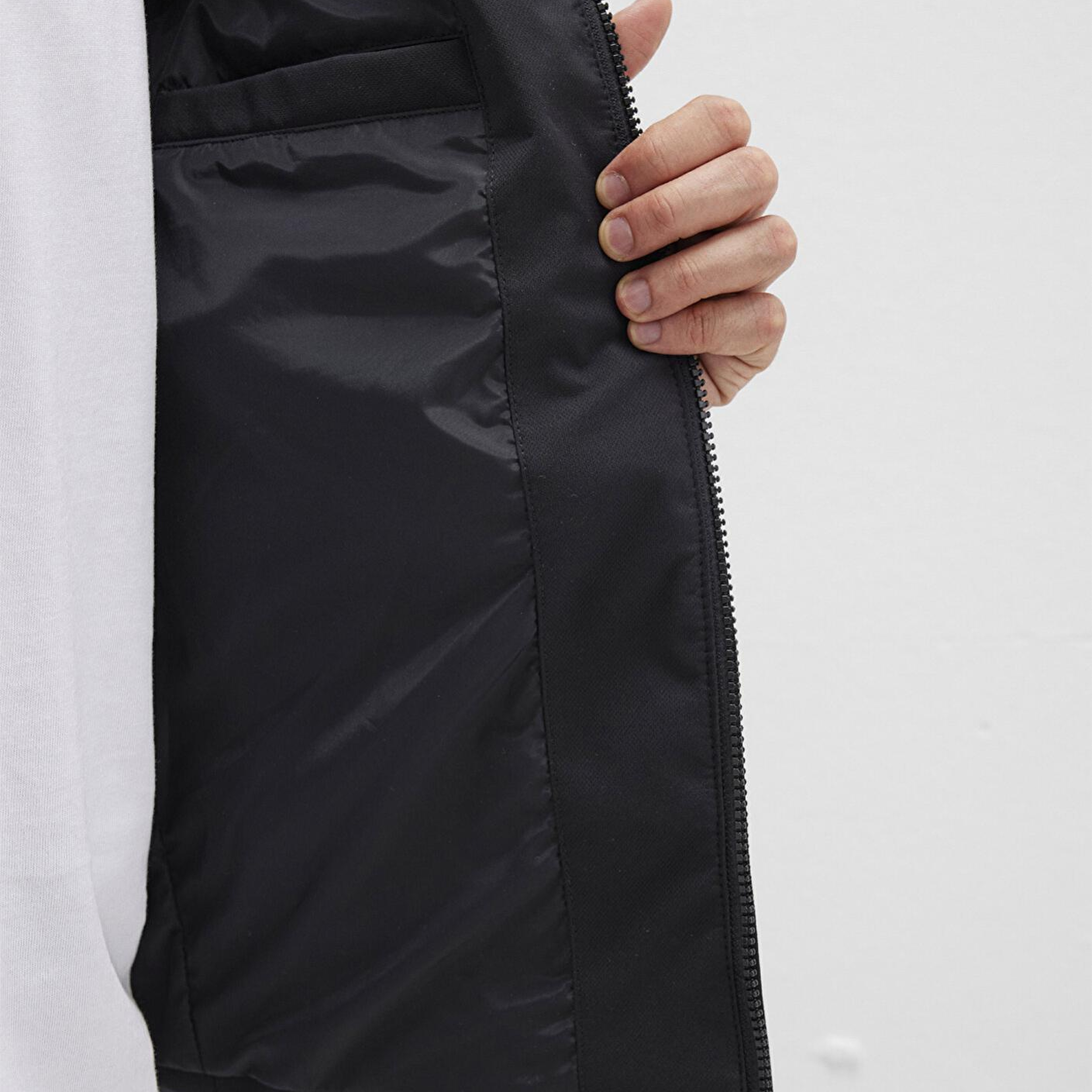 Mavi Kapüşonlu Siyah Şişme Yelek Regular Fit / Normal Kesim 0110619-71379