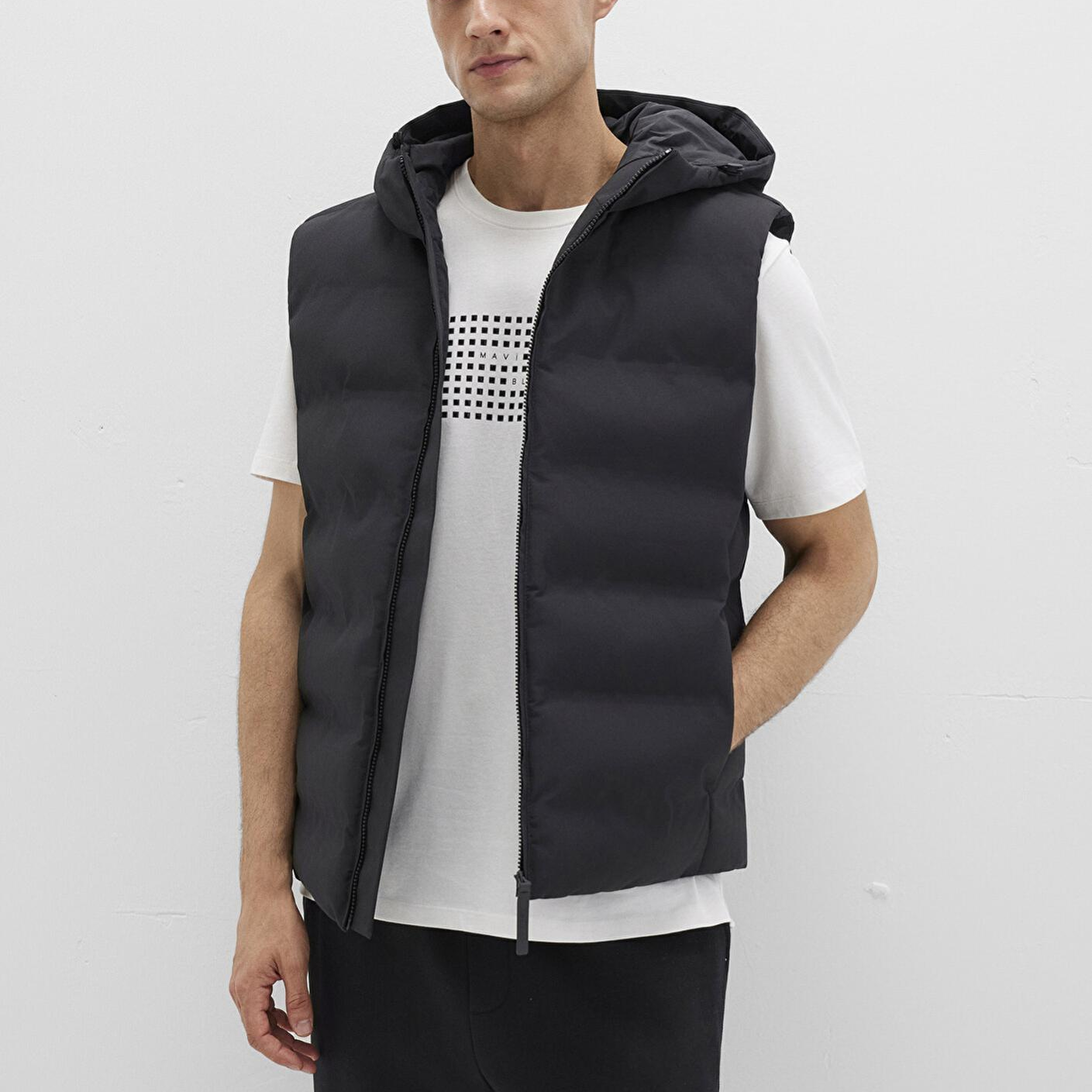 Mavi Kapüşonlu Siyah Şişme Yelek Regular Fit / Normal Kesim 0110619-71379