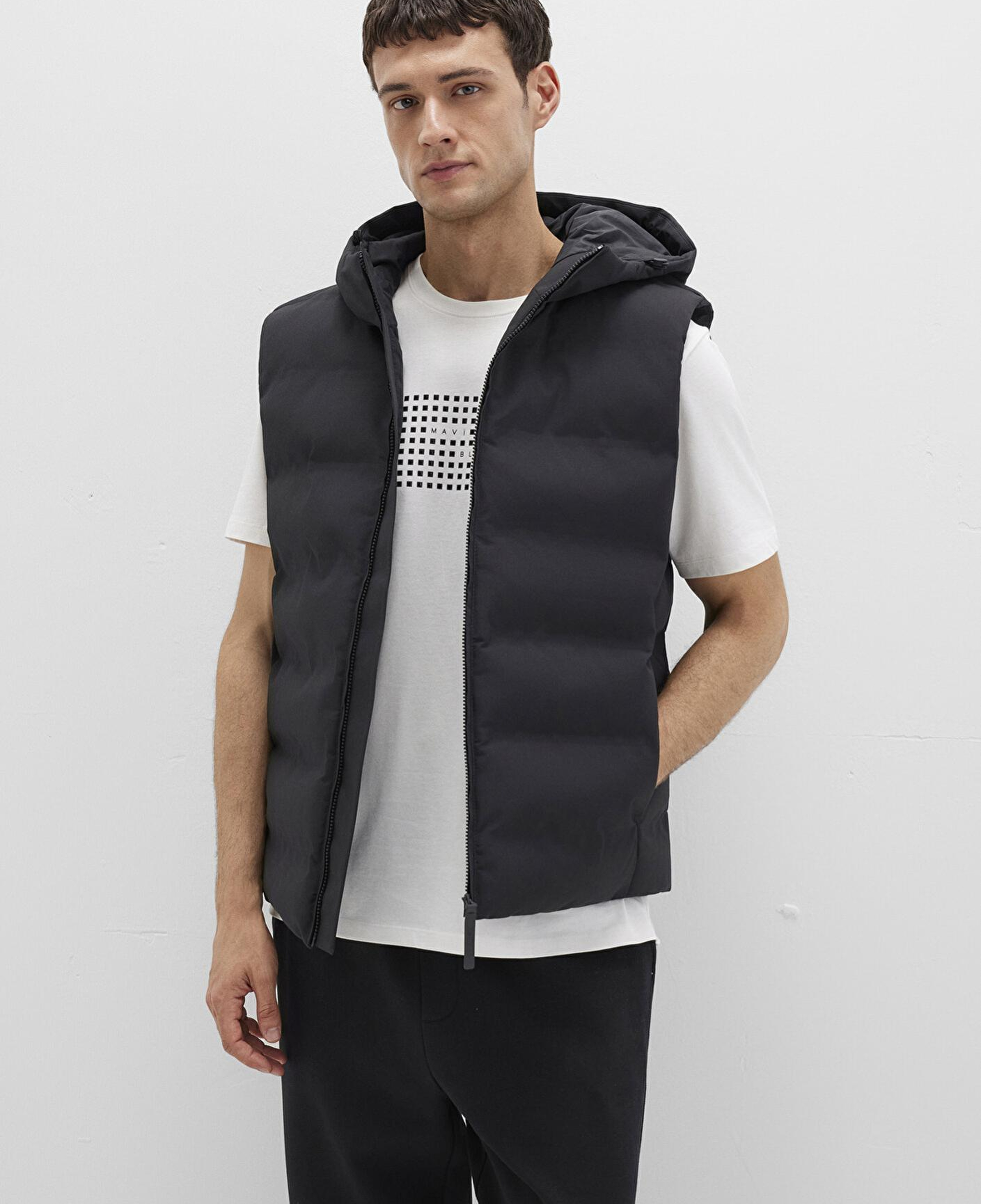 Mavi Kapüşonlu Siyah Şişme Yelek Regular Fit / Normal Kesim 0110619-71379