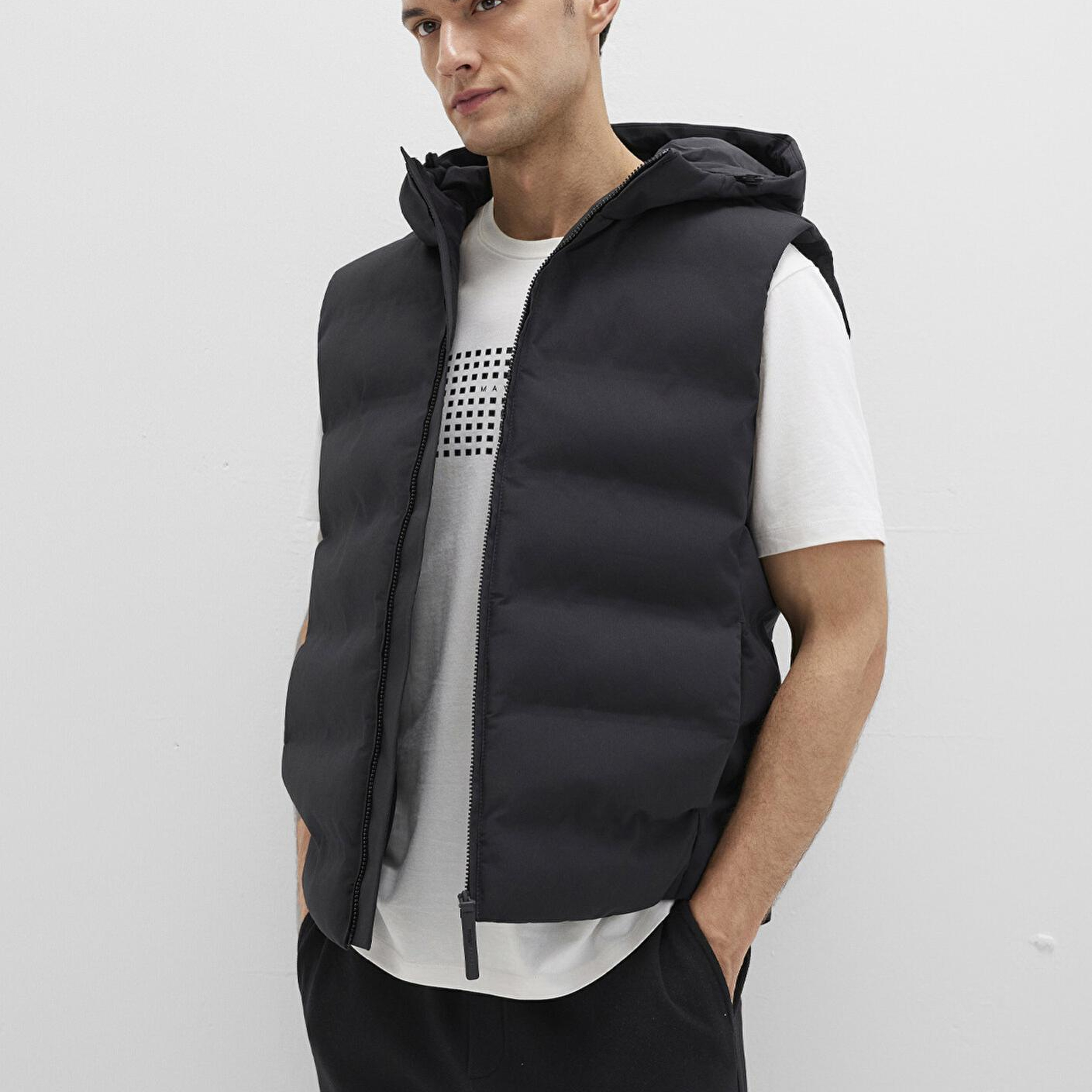 Mavi Kapüşonlu Siyah Şişme Yelek Regular Fit / Normal Kesim 0110619-71379