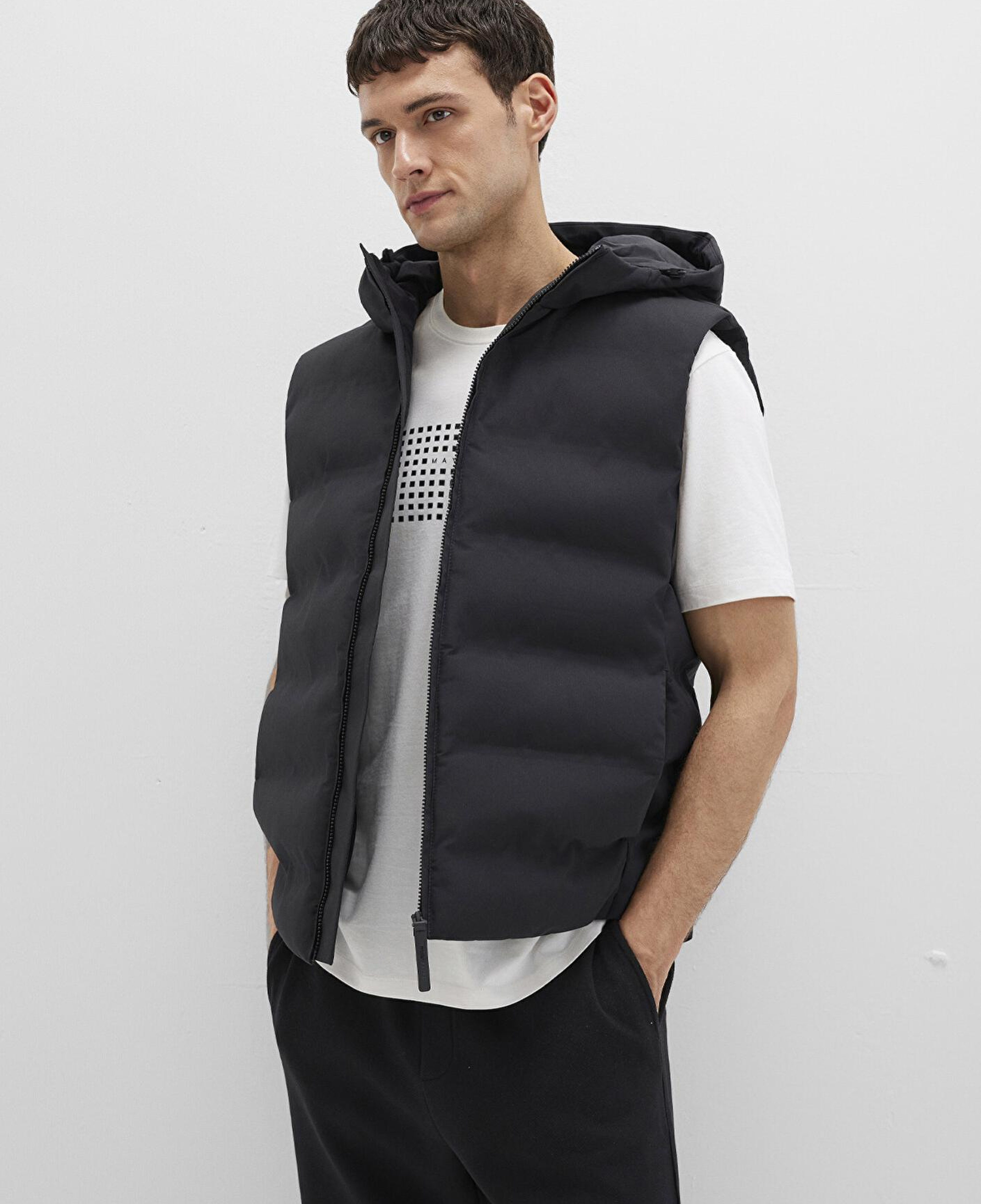 Mavi Kapüşonlu Siyah Şişme Yelek Regular Fit / Normal Kesim 0110619-71379