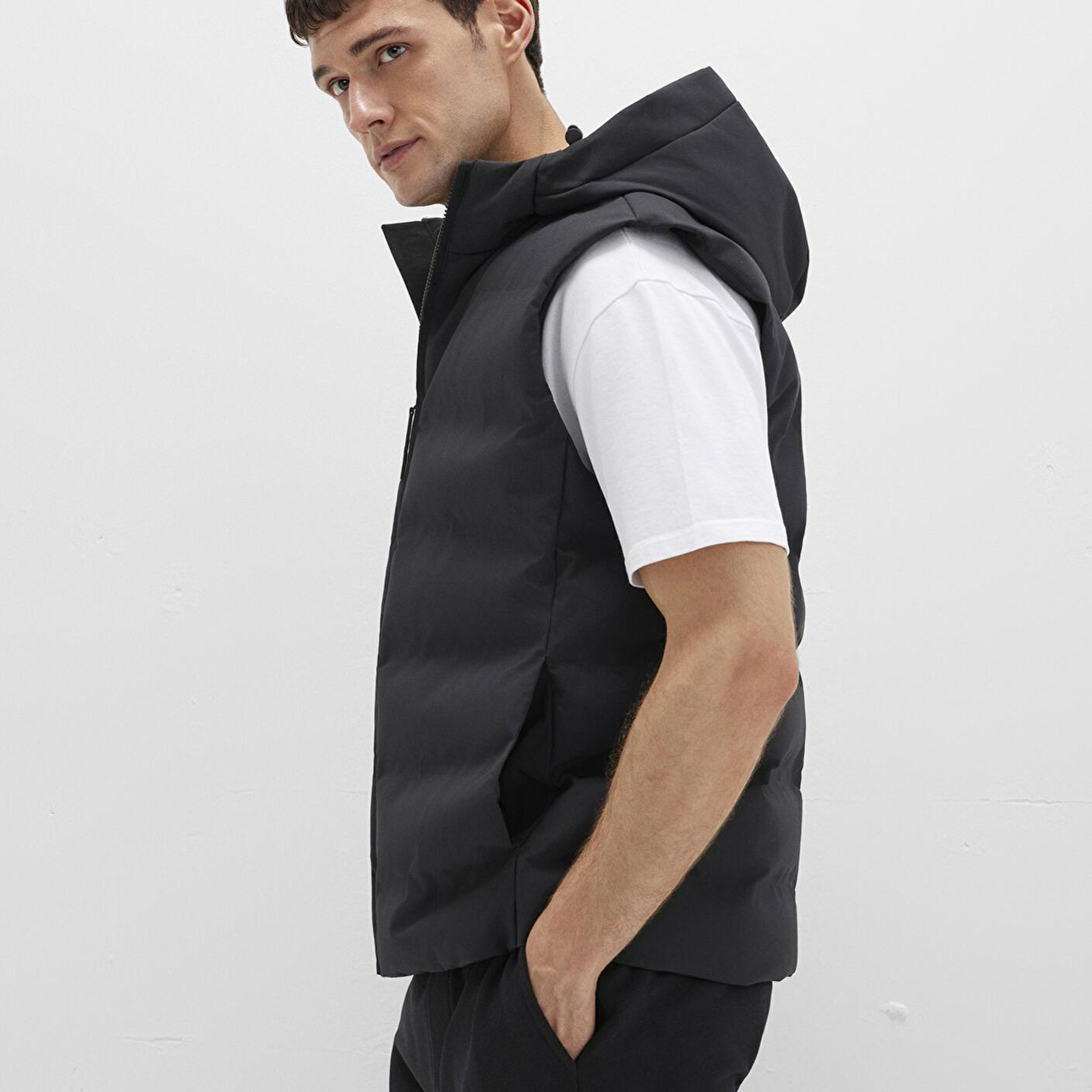 Mavi Kapüşonlu Siyah Şişme Yelek Regular Fit / Normal Kesim 0110619-71379