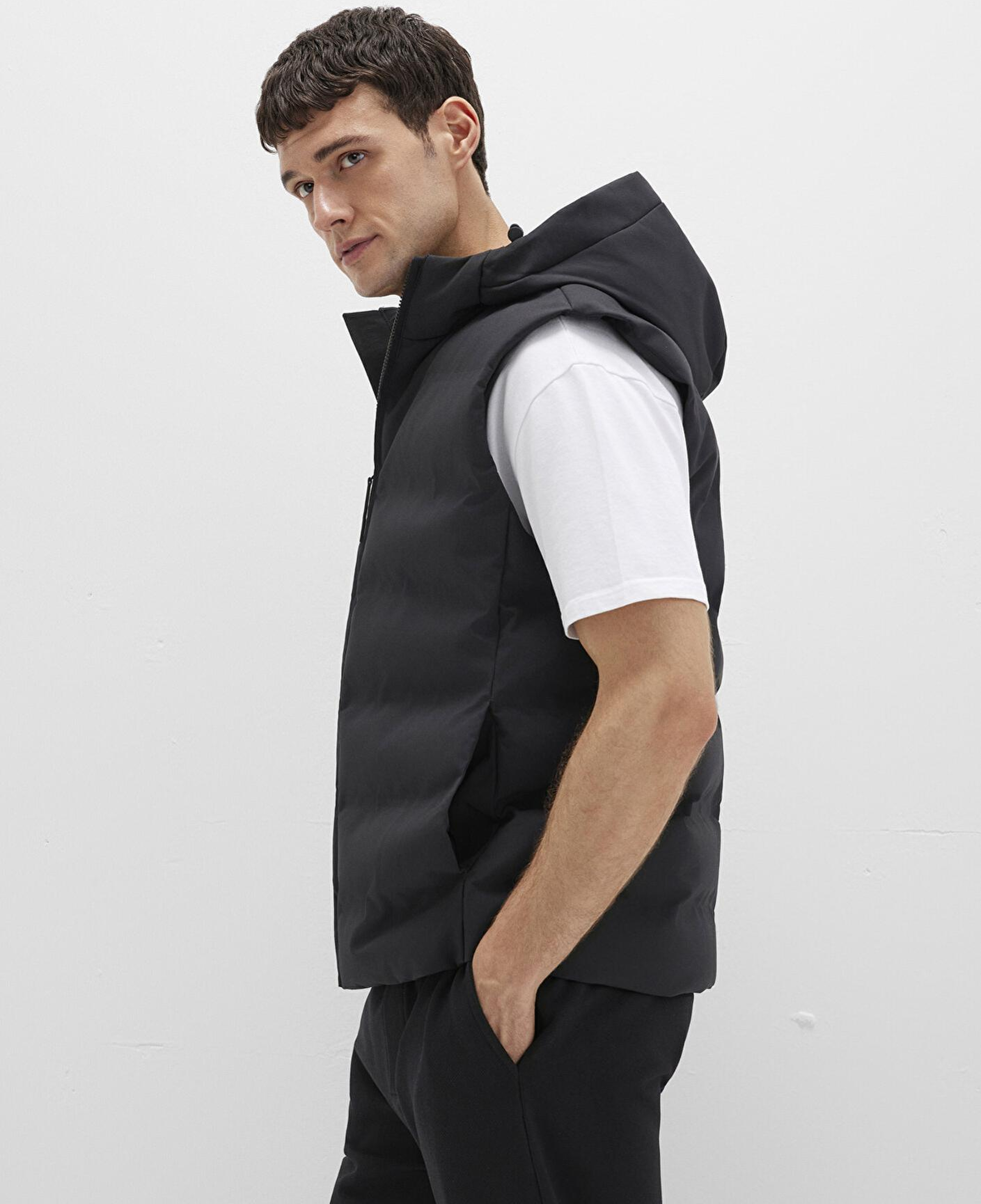 Mavi Kapüşonlu Siyah Şişme Yelek Regular Fit / Normal Kesim 0110619-71379