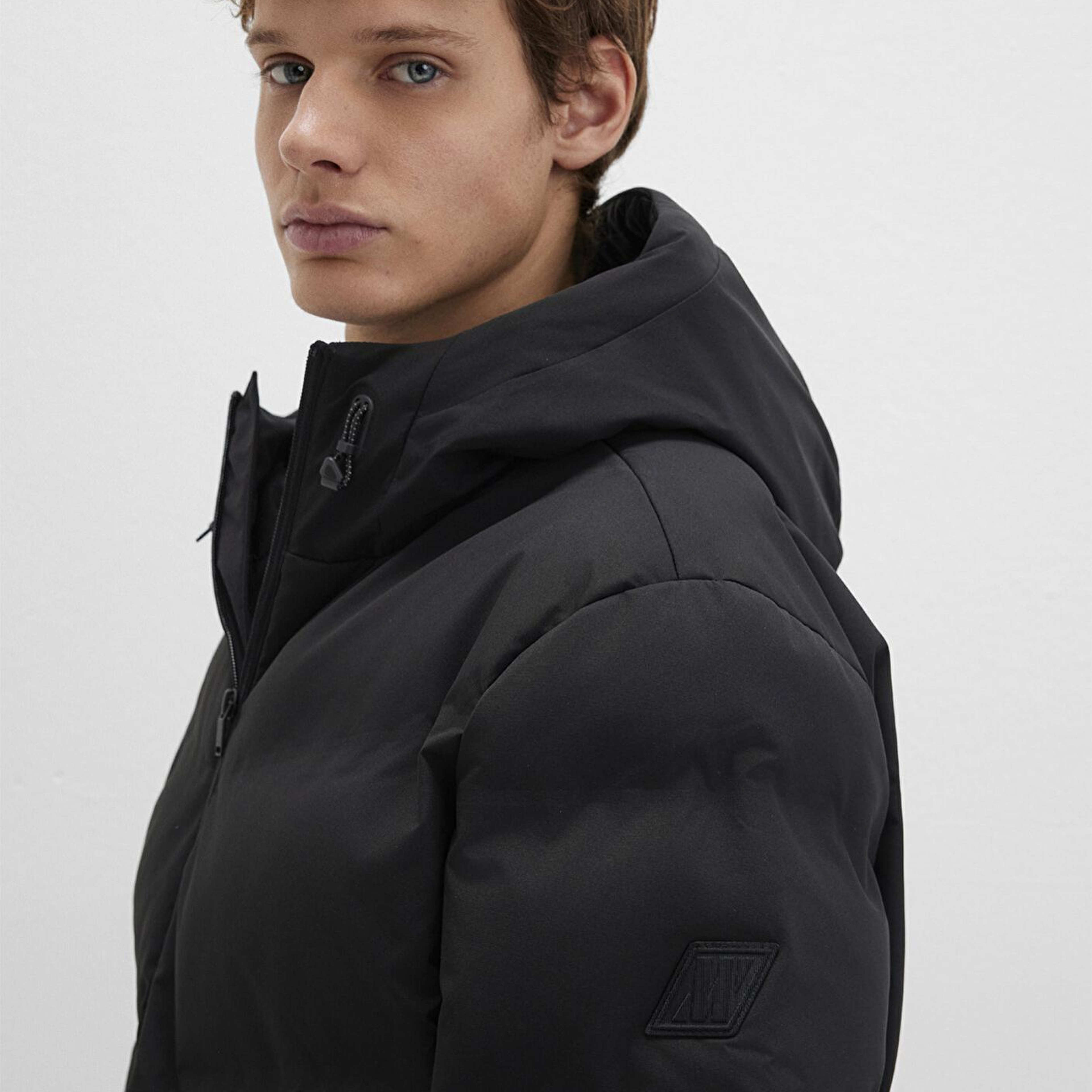 Mavi Su İtici Kapüşonlu Siyah Şişme Mont 0110651-71379