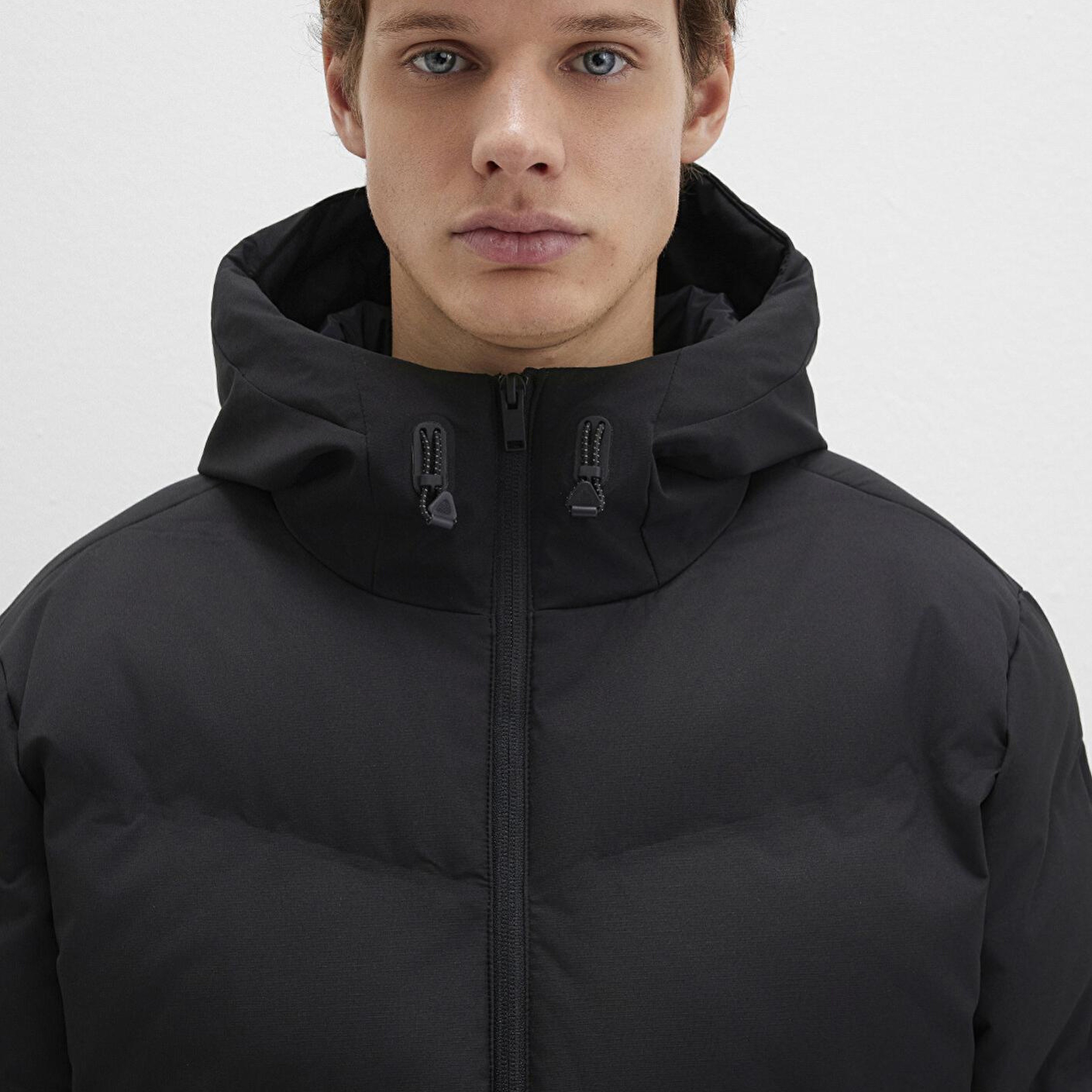 Mavi Su İtici Kapüşonlu Siyah Şişme Mont 0110651-71379