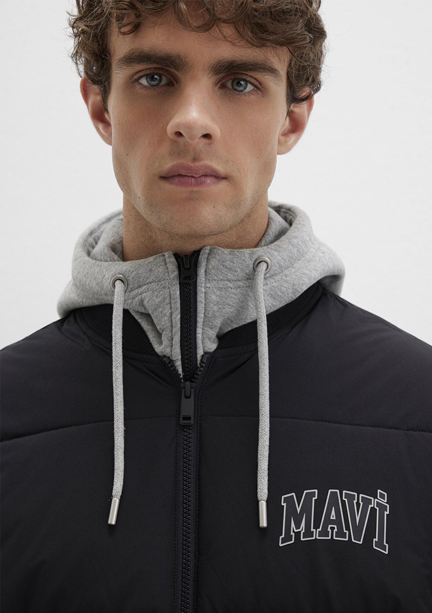 Mavi Mavi Logo Baskılı Kapüşonlu Siyah Şişme Mont 0110662-71379