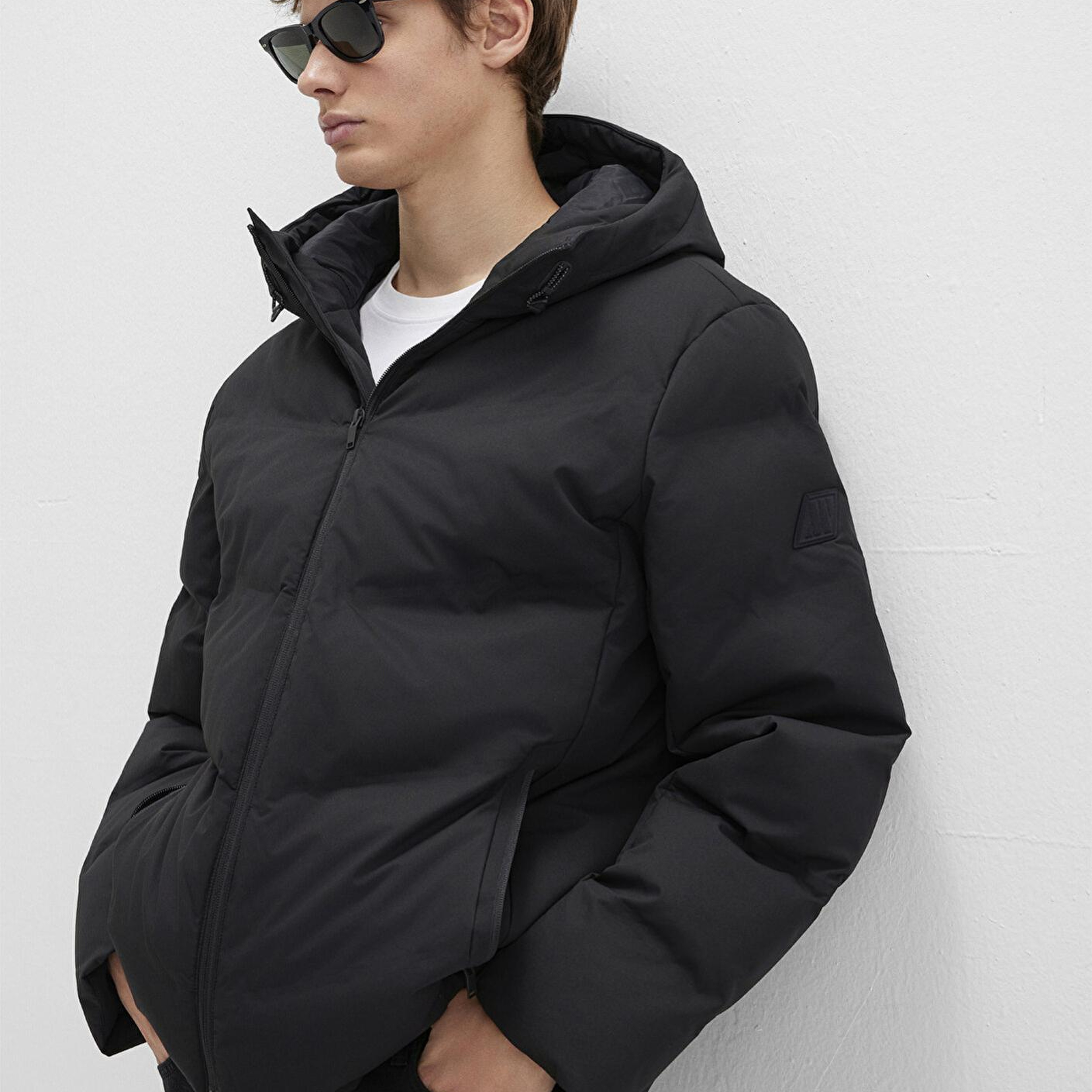 Mavi Su İtici Kapüşonlu Siyah Şişme Mont 0110651-71379