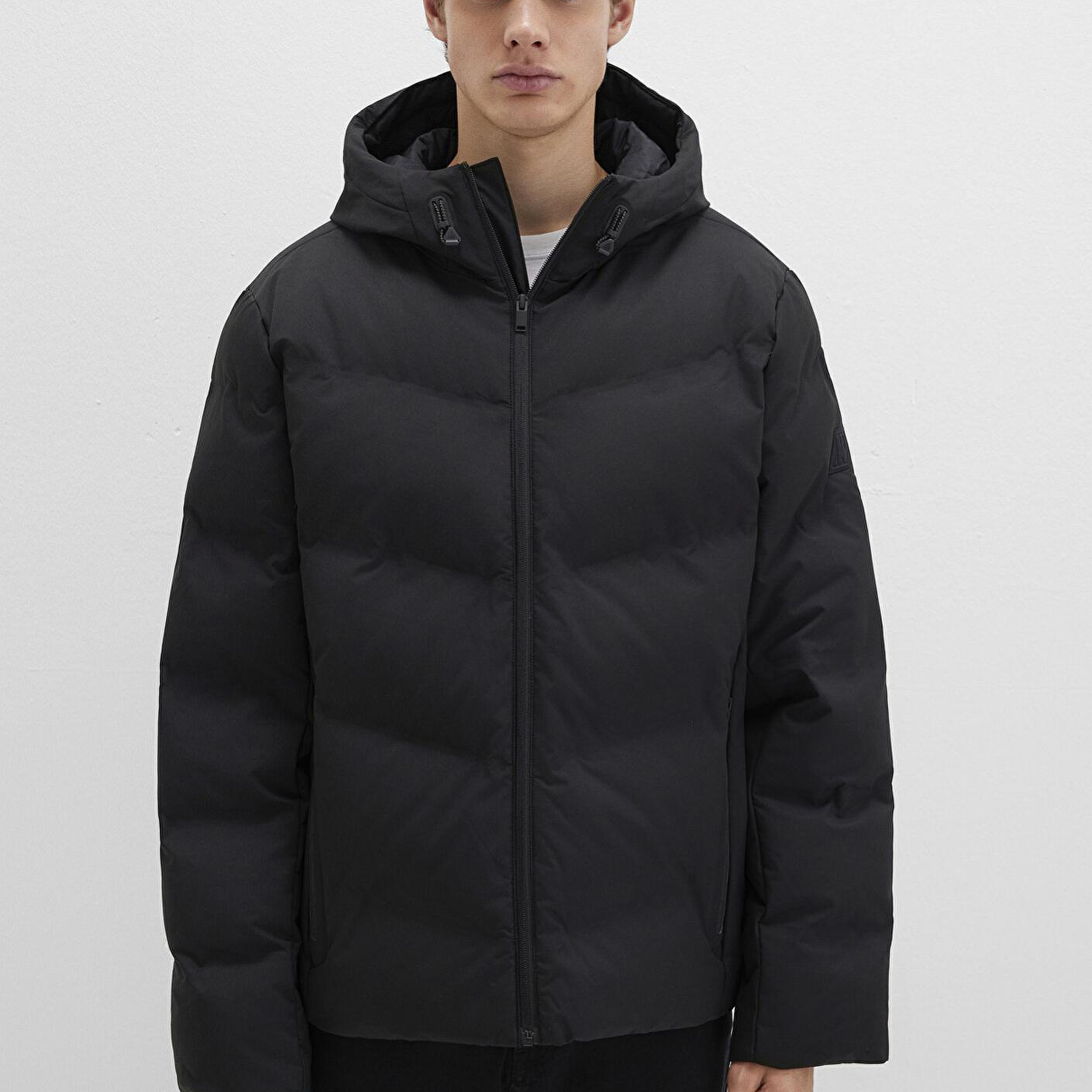 Mavi Su İtici Kapüşonlu Siyah Şişme Mont 0110651-71379