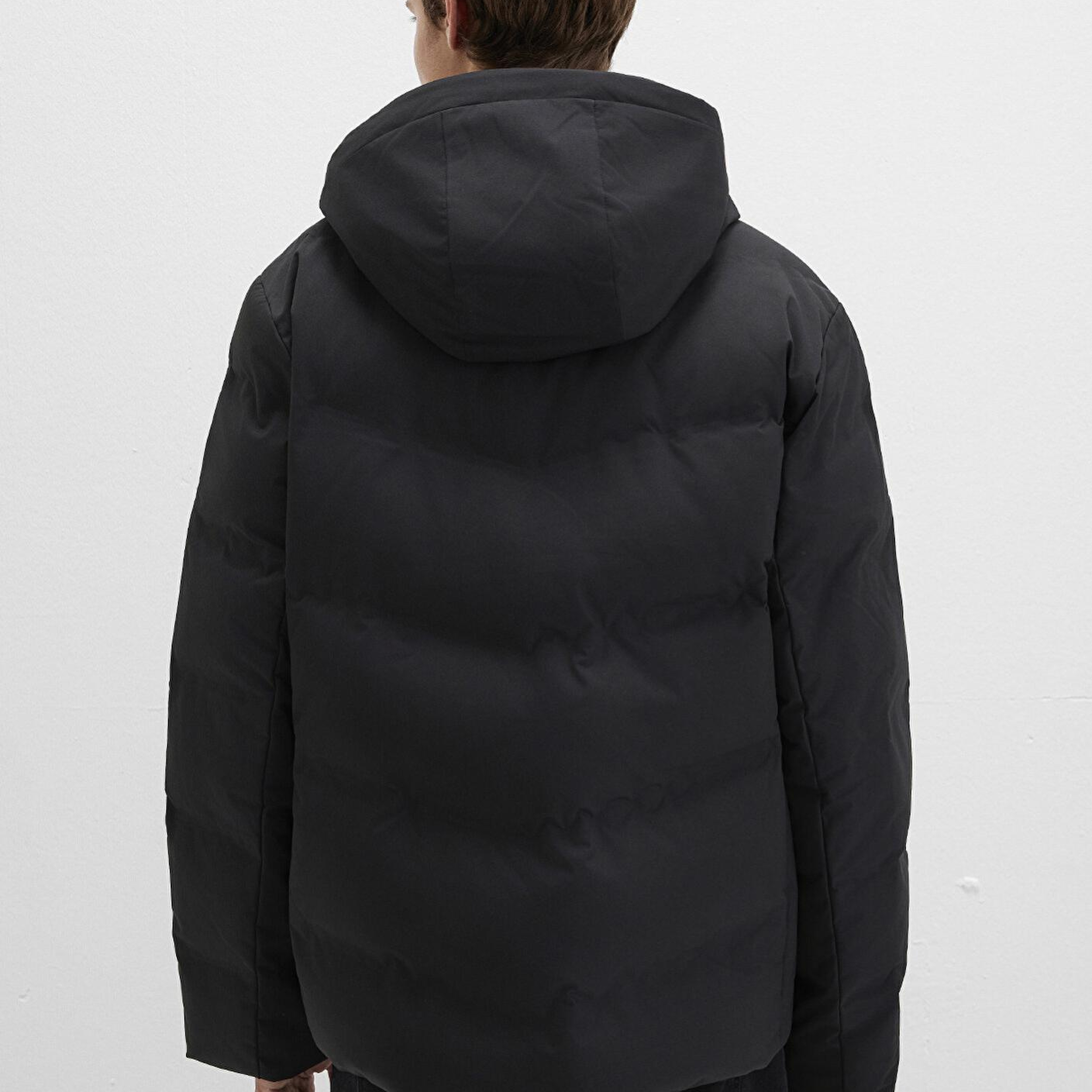 Mavi Su İtici Kapüşonlu Siyah Şişme Mont 0110651-71379