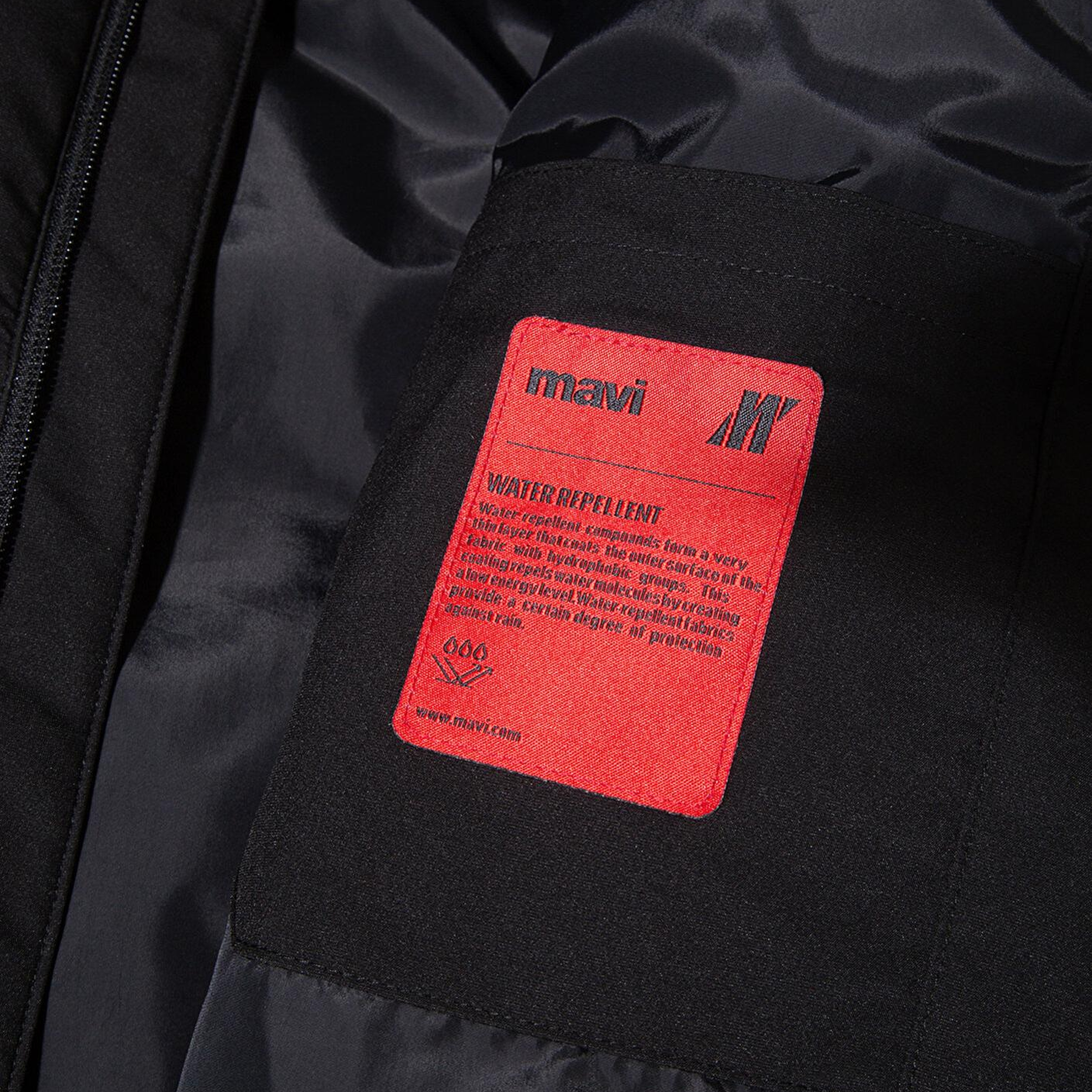 Mavi Su İtici Kapüşonlu Siyah Şişme Mont 0110651-71379