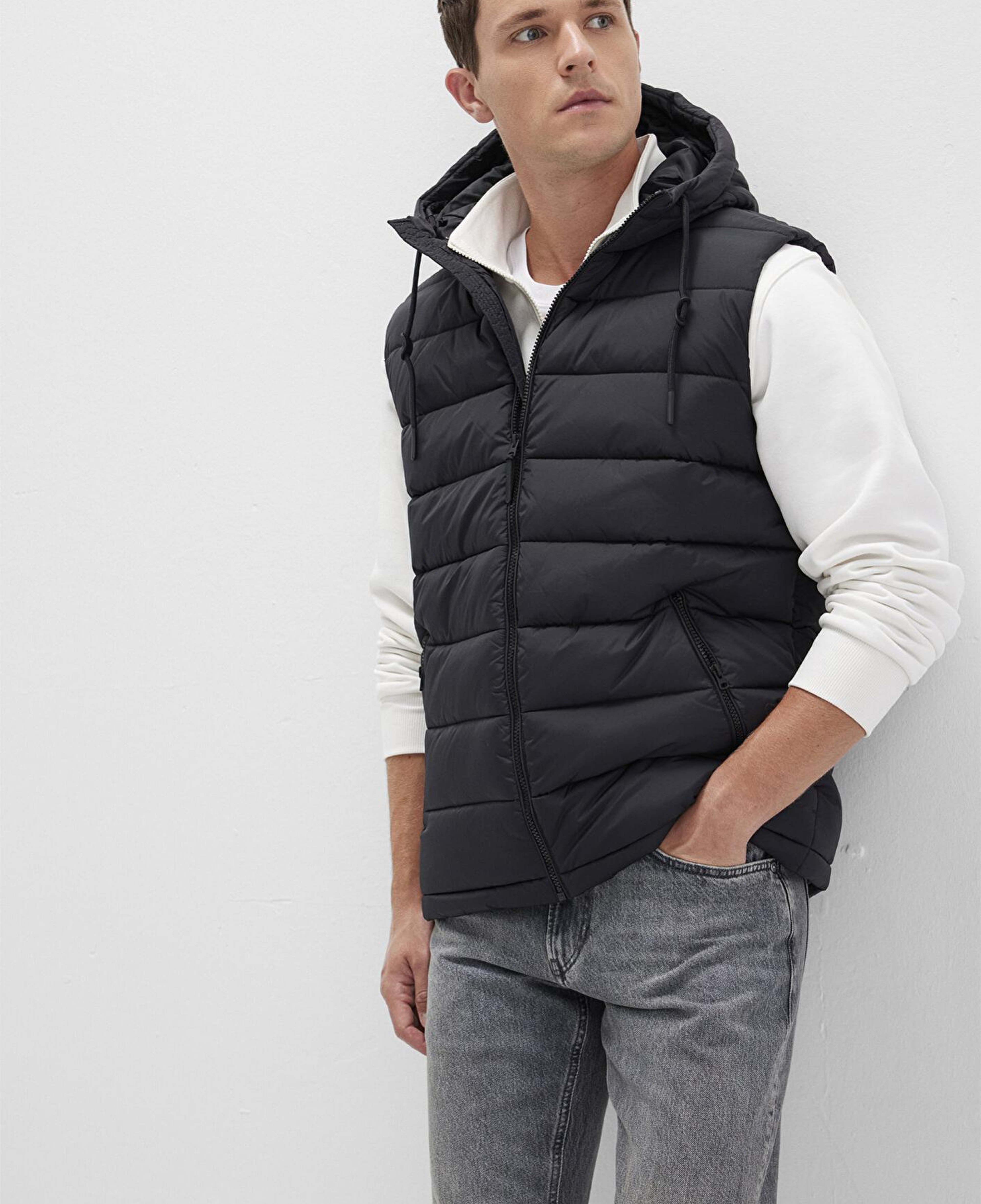 Mavi Kapüşonlu Siyah Şişme Yelek Regular Fit / Normal Kesim 0110604-71379