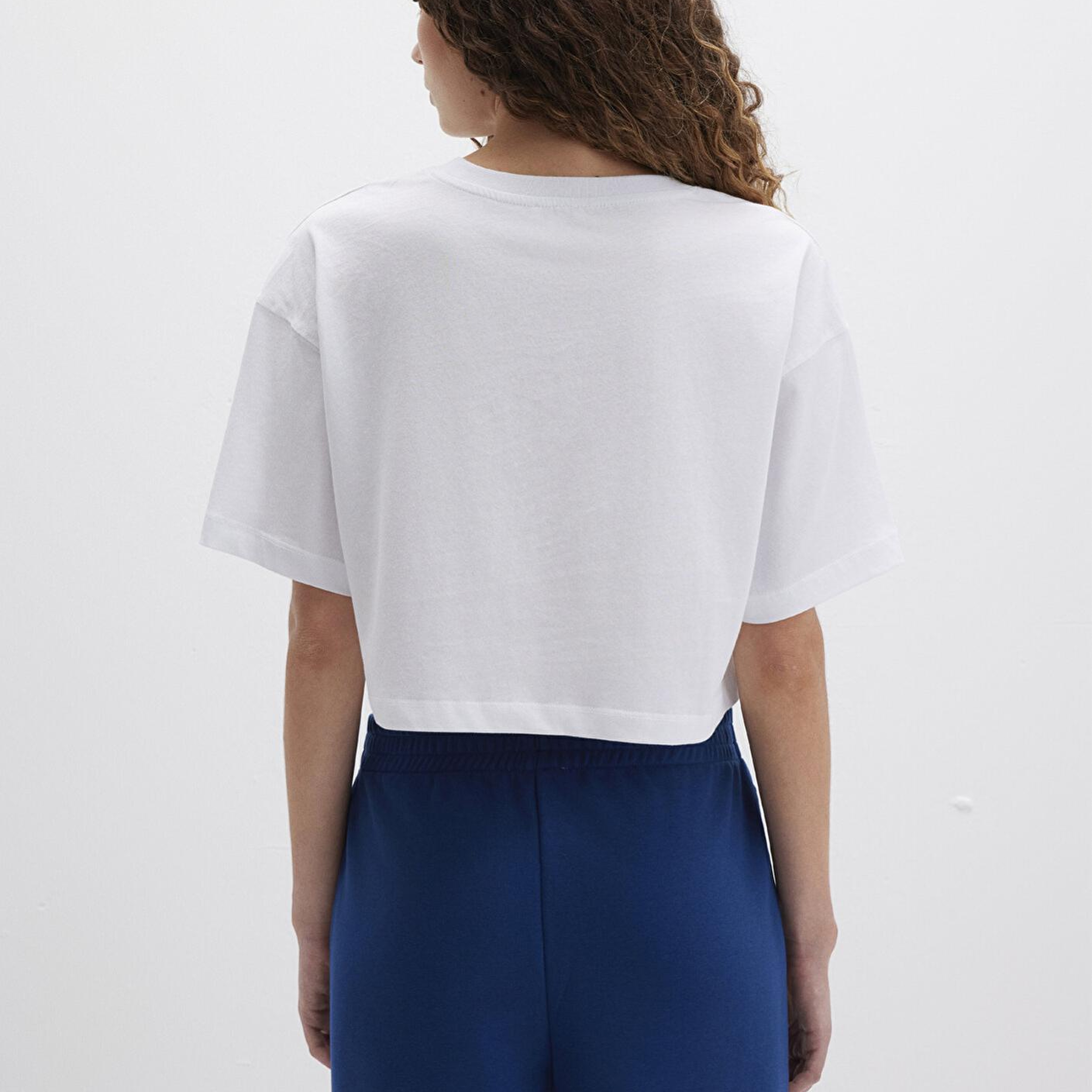 Mavi Kedi Logo Baskılı Beyaz Tişört Crop / Kısa Kesim 1613284-620