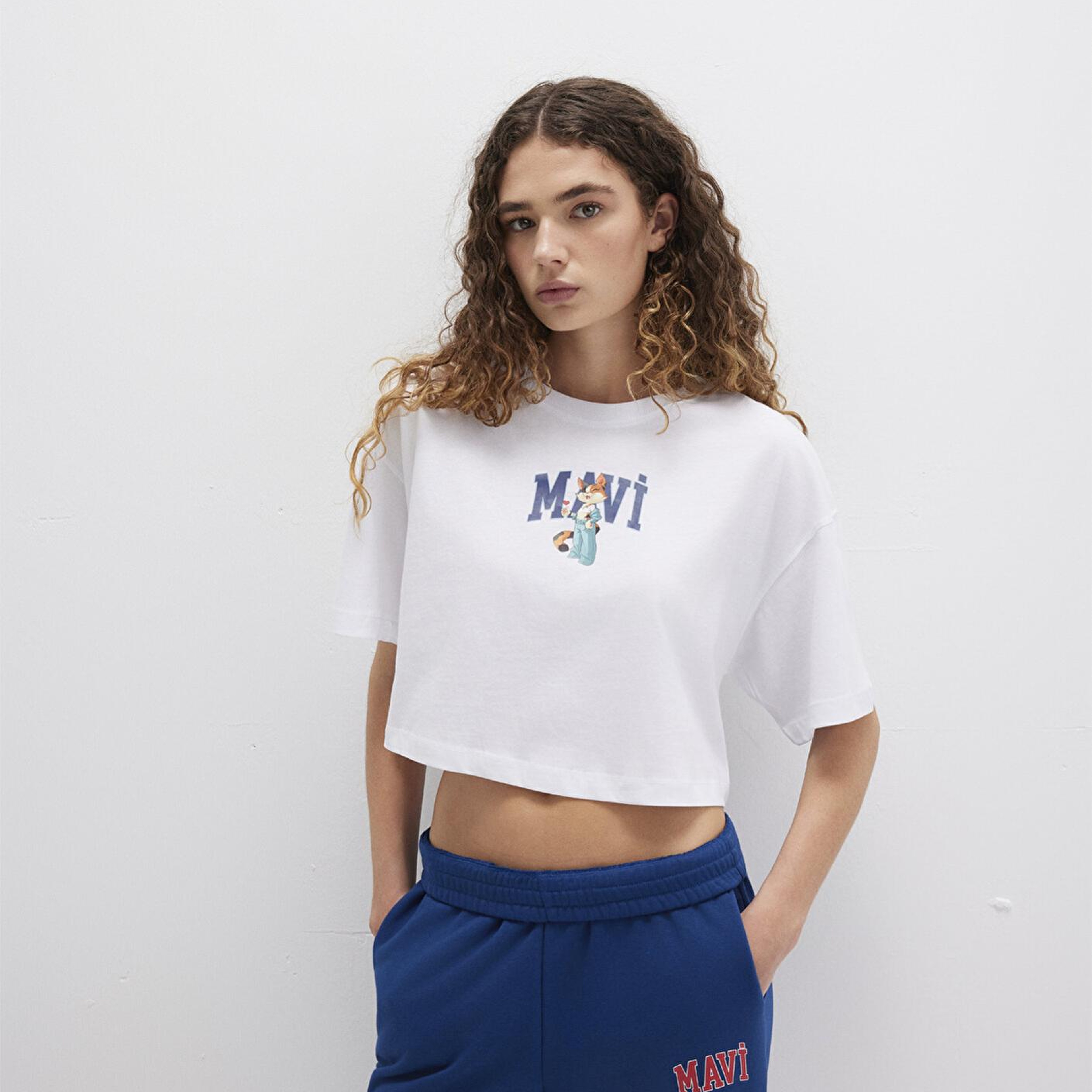 Mavi Kedi Logo Baskılı Beyaz Tişört Crop / Kısa Kesim 1613284-620