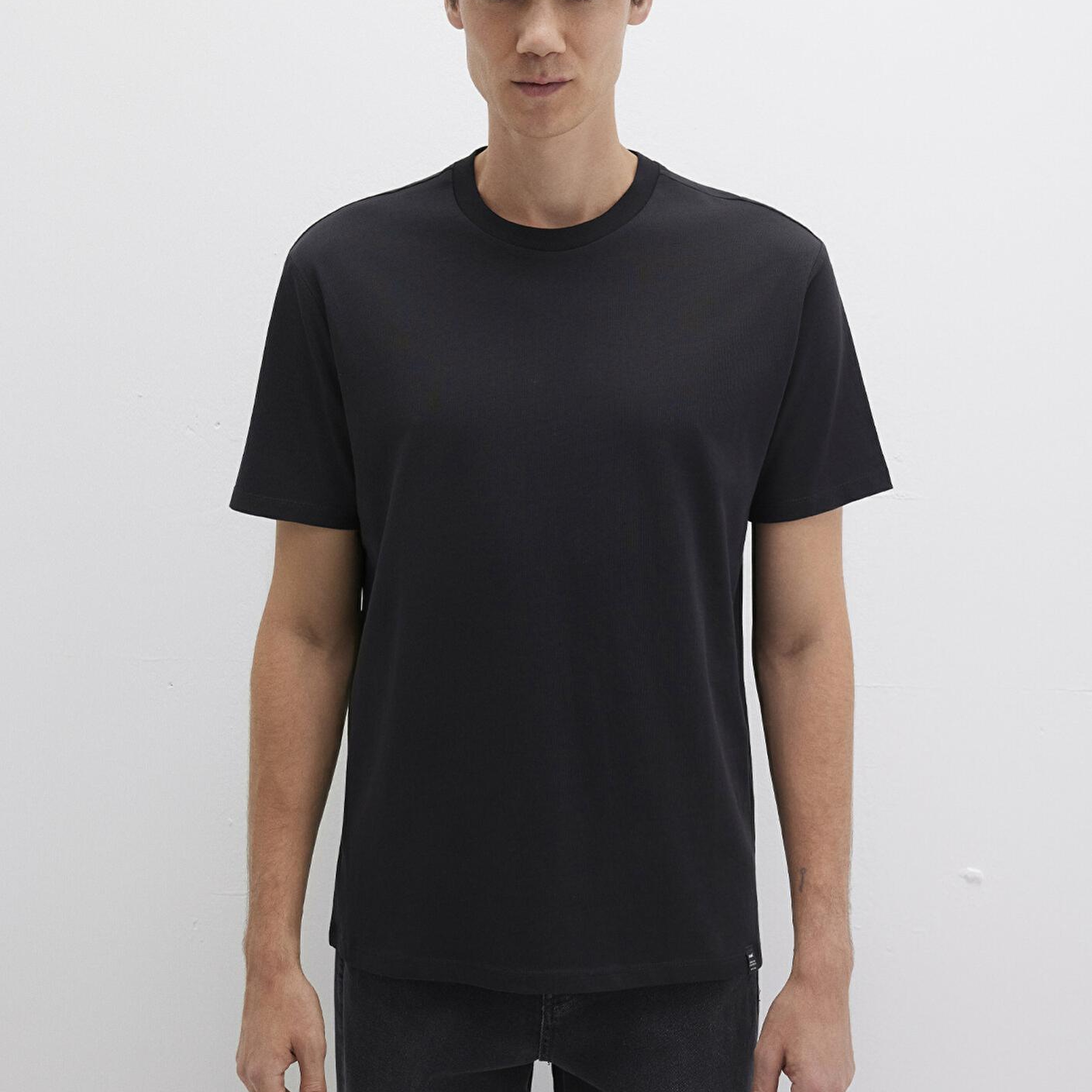 Mavi Etiket Detaylı Siyah Basic Tişört Loose Fit / Bol Rahat Kesim 0611824-900