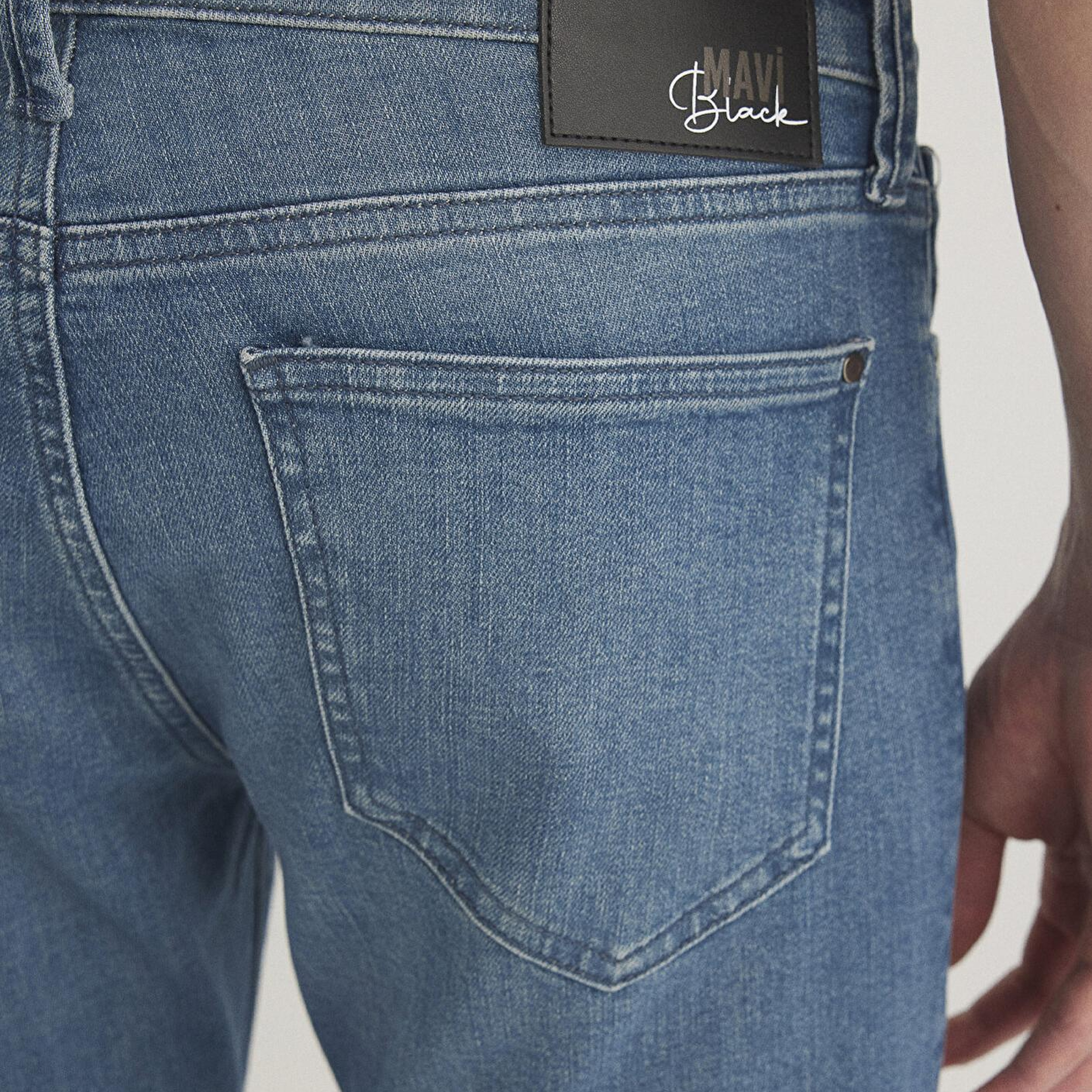 Mavi James Lux Black Gölgeli Puslu Indigo Mavisi Jean Pantolon 0042489352