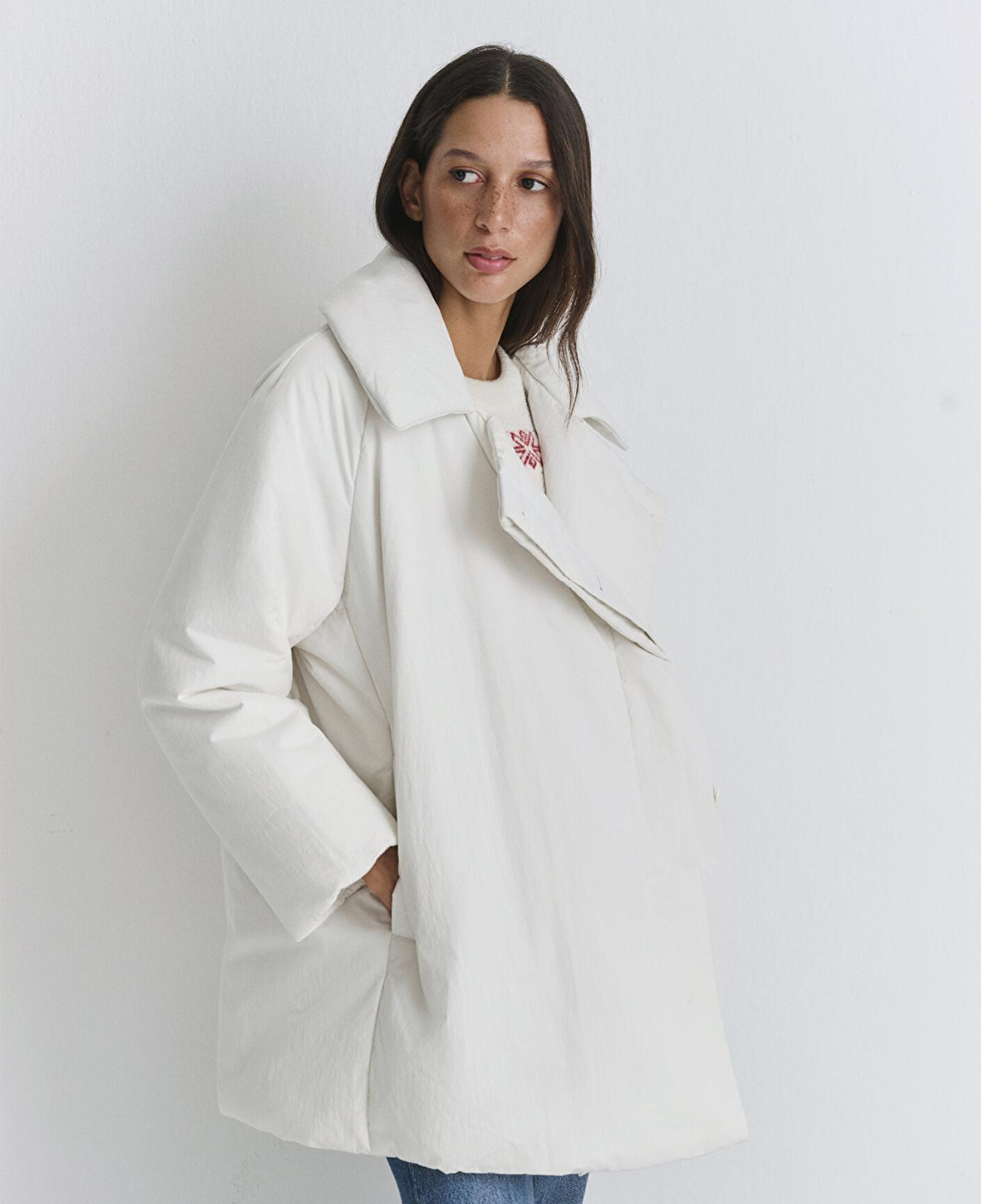 Mavi Yaka Detaylı Ekru Şişme Parka Regular Fit / Normal Kesim 1110535-70052