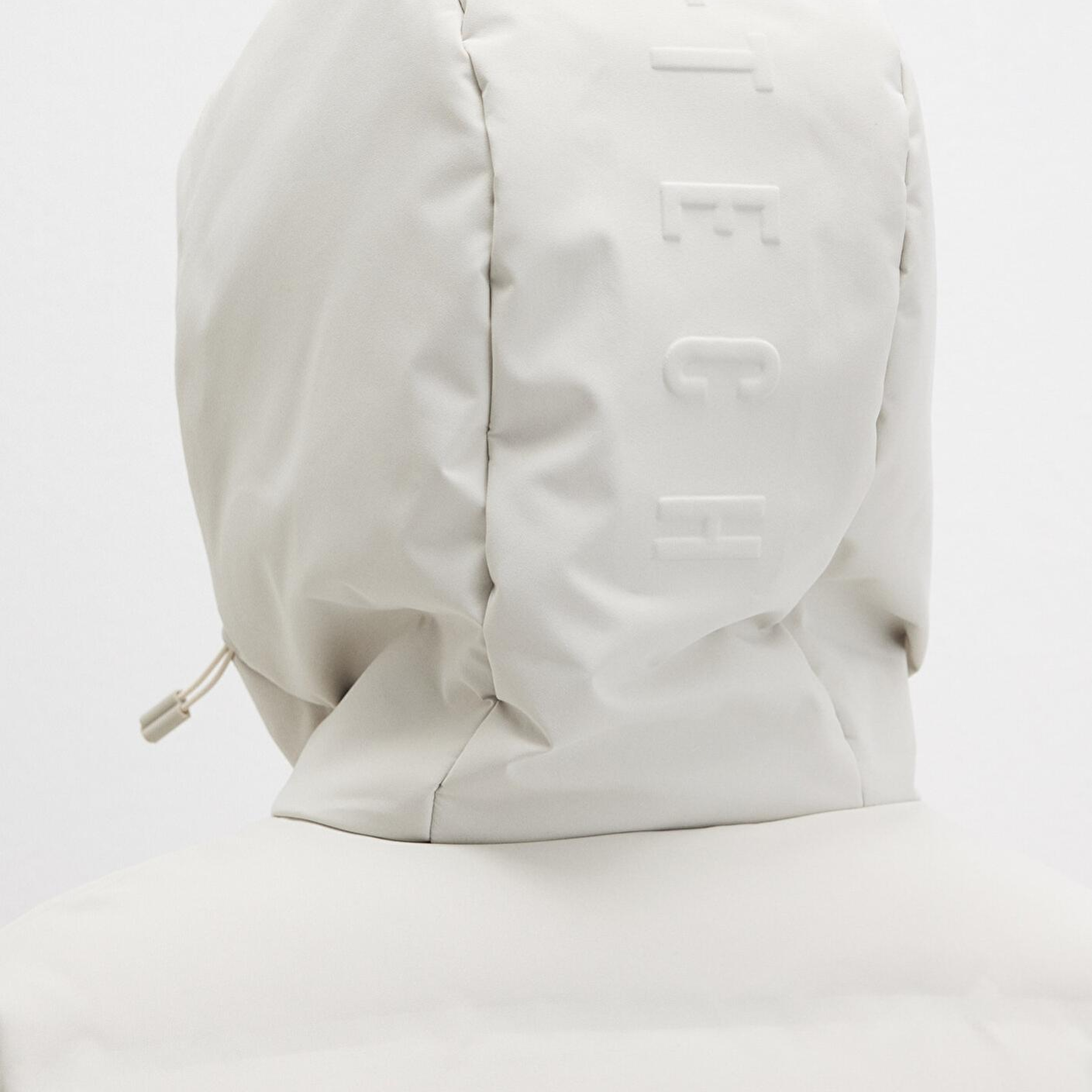 Mavi Su İtici Kapüşonlu Ekru Şişme Mont 0110313-70144