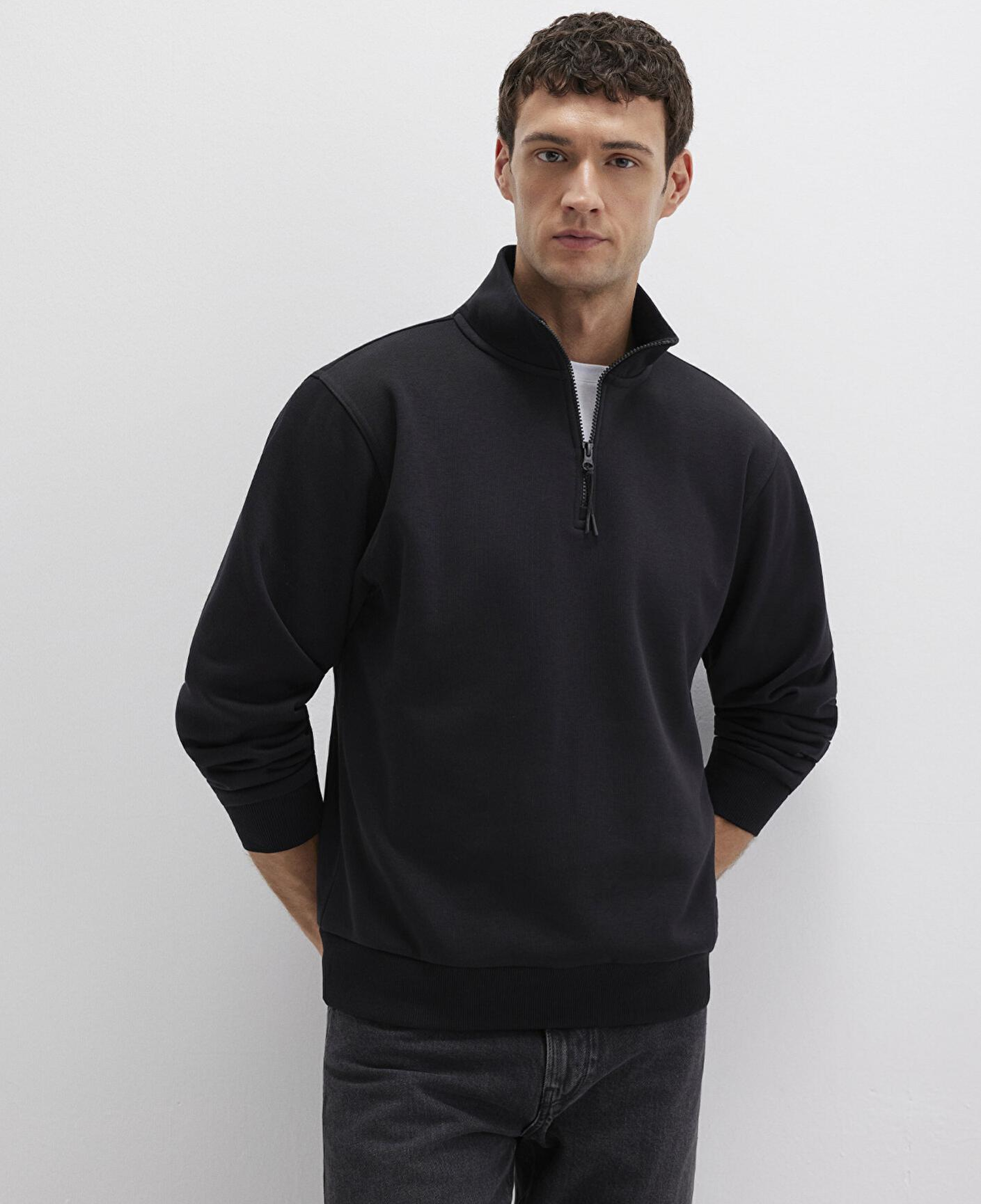 Mavi Yarı Fermuarlı Siyah Basic Sweatshirt 0S10278-900
