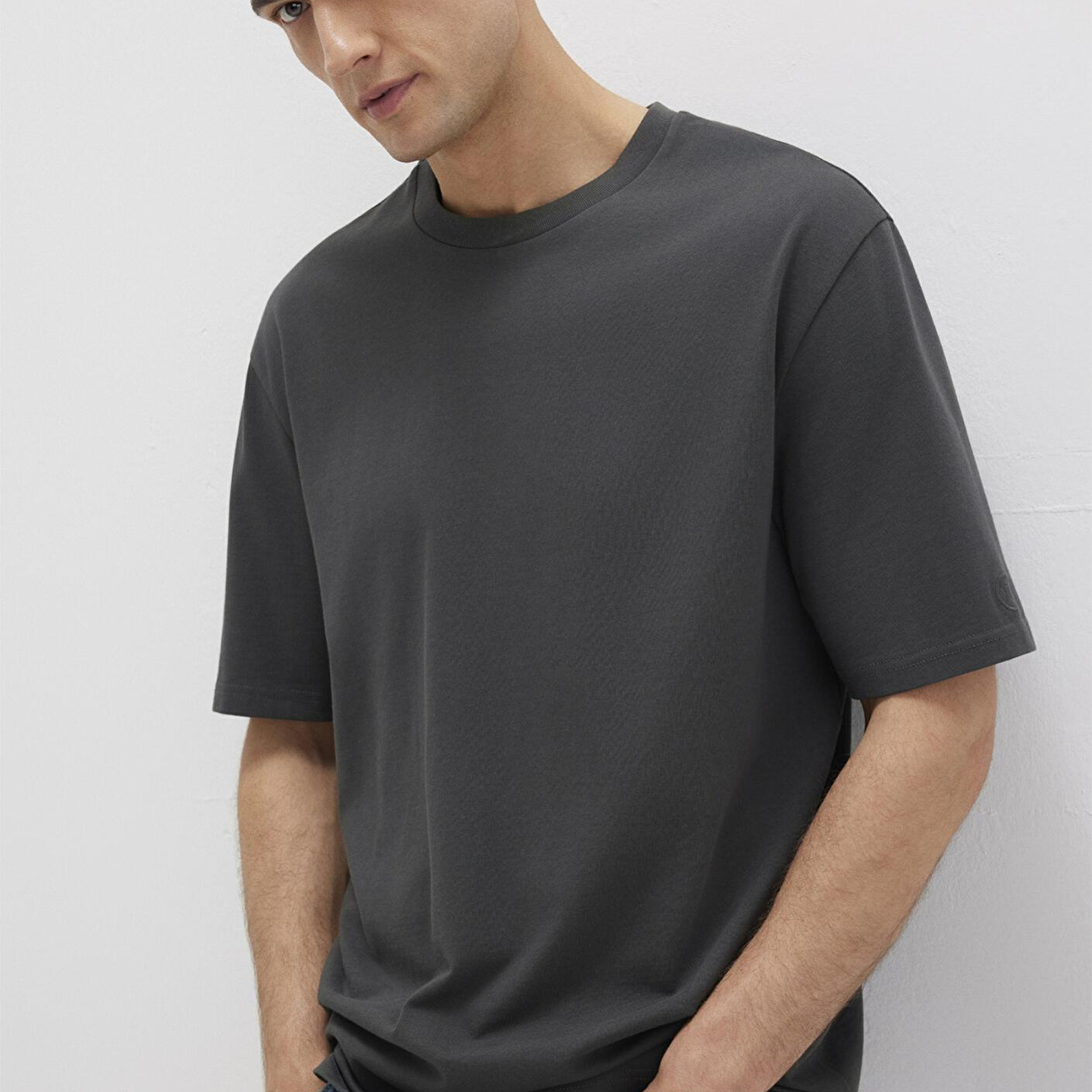 Mavi Logo Kol Detaylı Antrasit Basic Tişört Loose Fit / Bol Rahat Kesim 0611924-70092