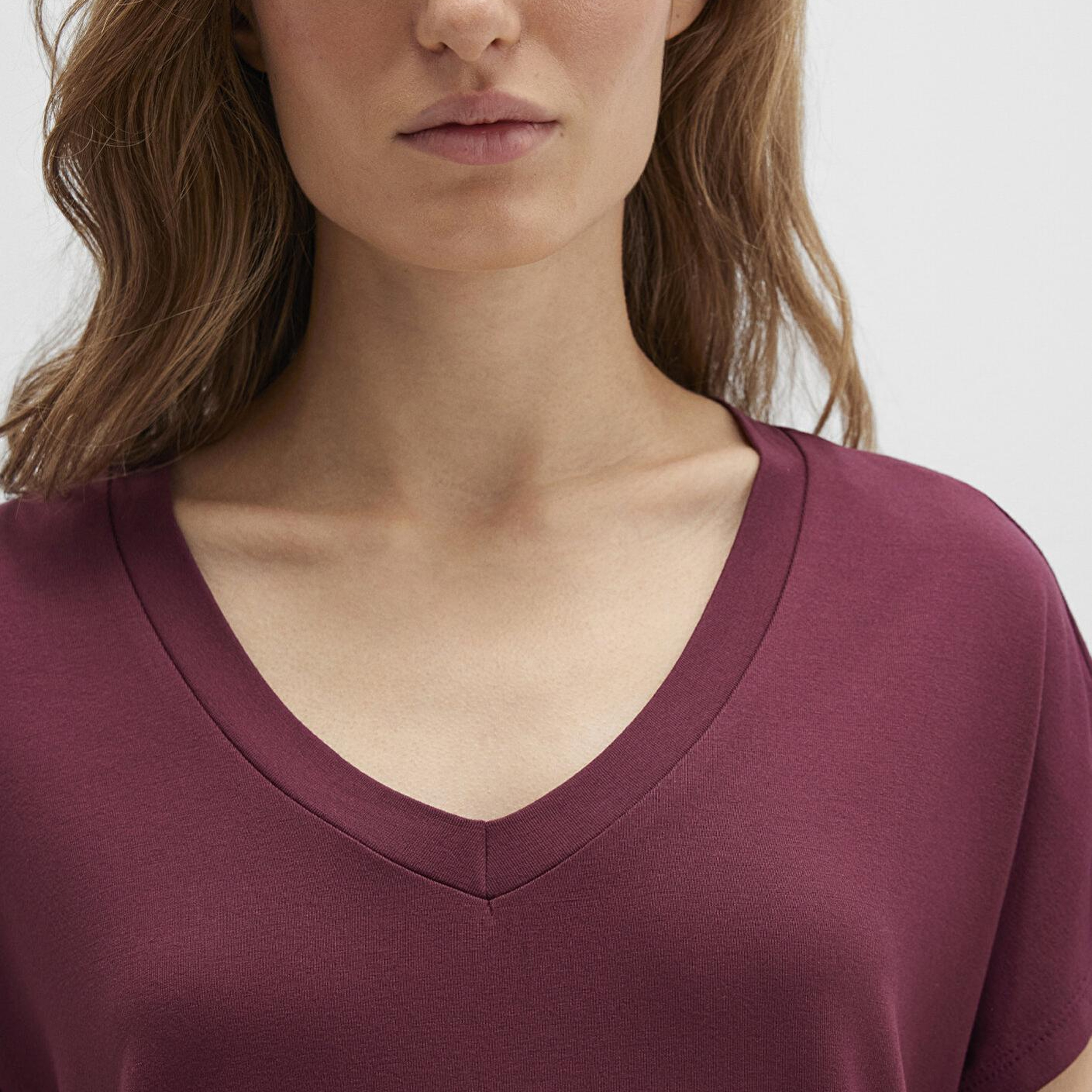 Mavi V Yaka Bordo Basic Viskoz Tişört Regular Fit / Normal Kesim 167714-70393