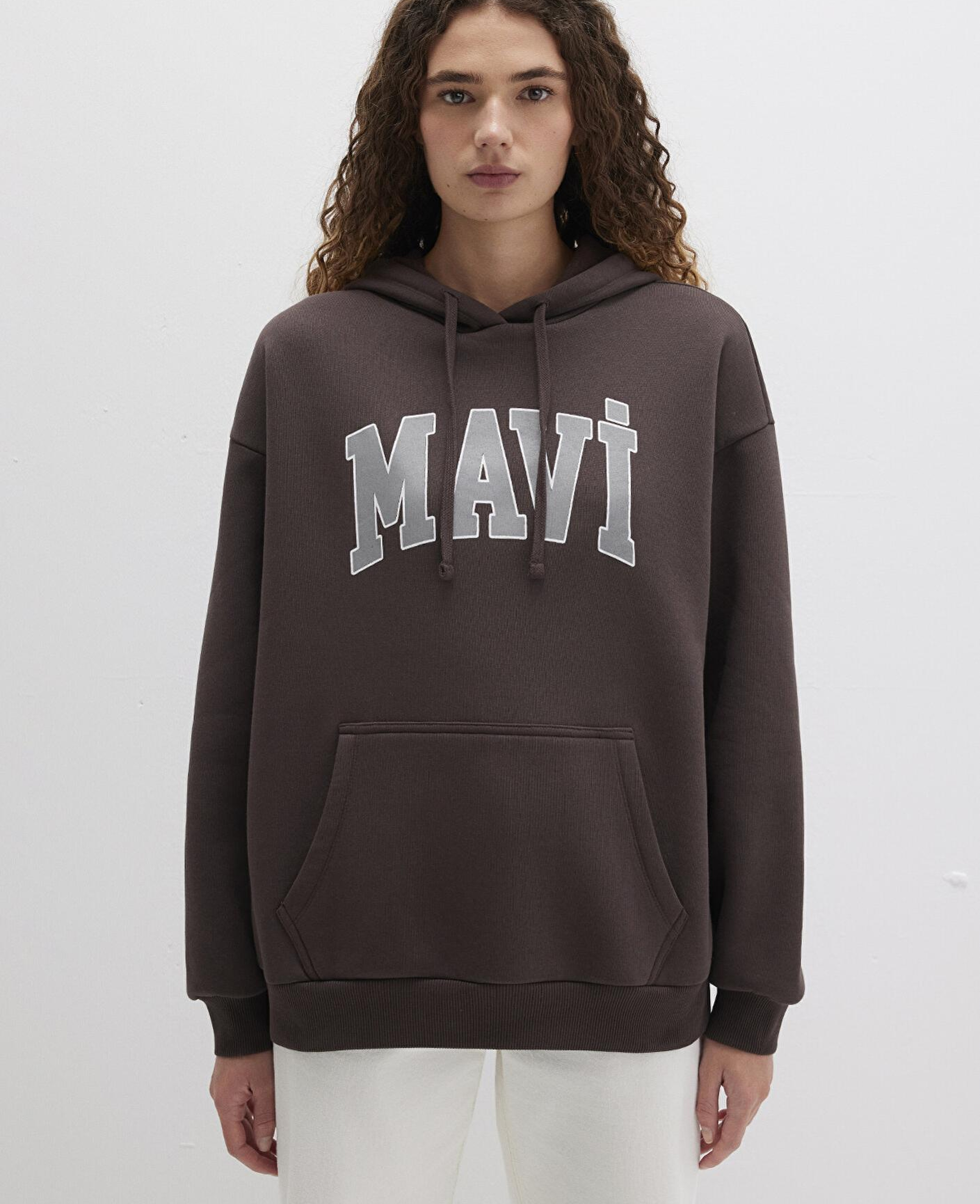 Mavi Mavi Logo Baskılı Kapüşonlu Kahverengi Sweatshirt 1600361-70222