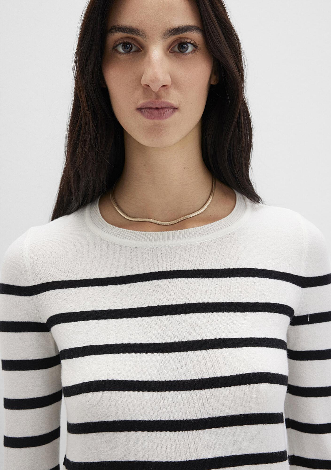 Mavi Bisiklet Yaka Çizgili Siyah Kazak Slim Fit / Dar Kesim 1710545-85407