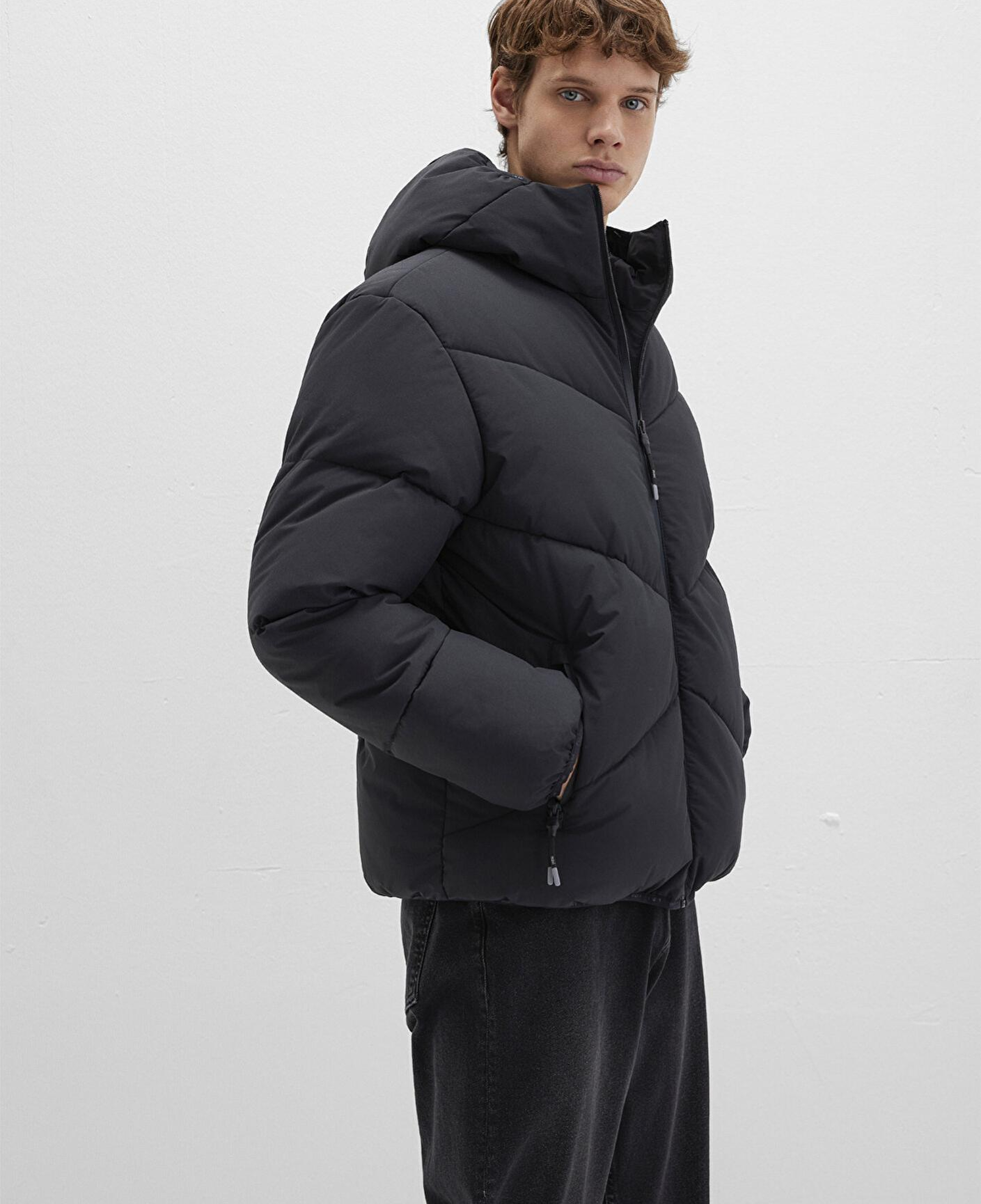 Mavi Kapüşonlu Siyah Şişme Mont 0110360-900