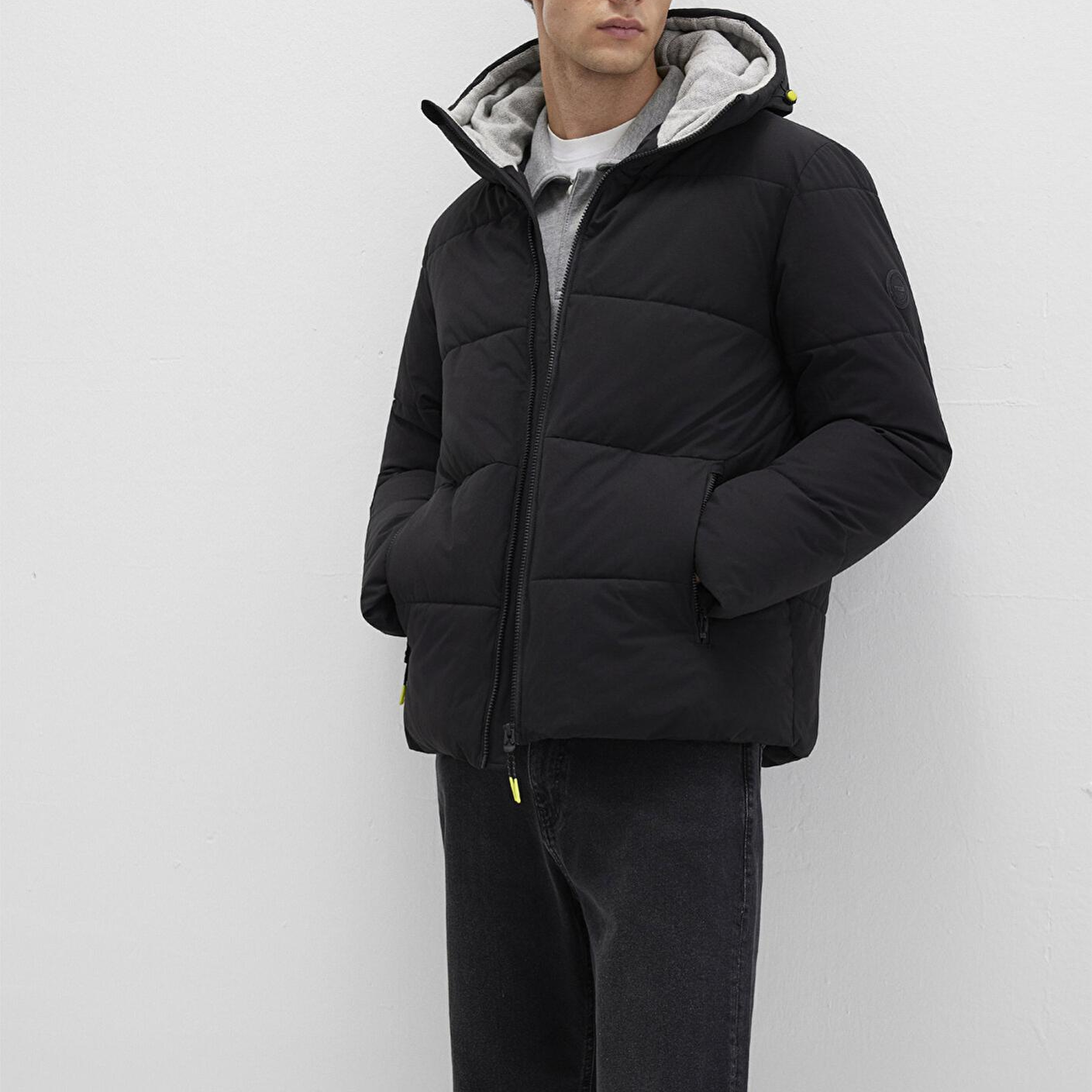 Mavi Kapüşonlu Siyah Şişme Mont 0110211-900