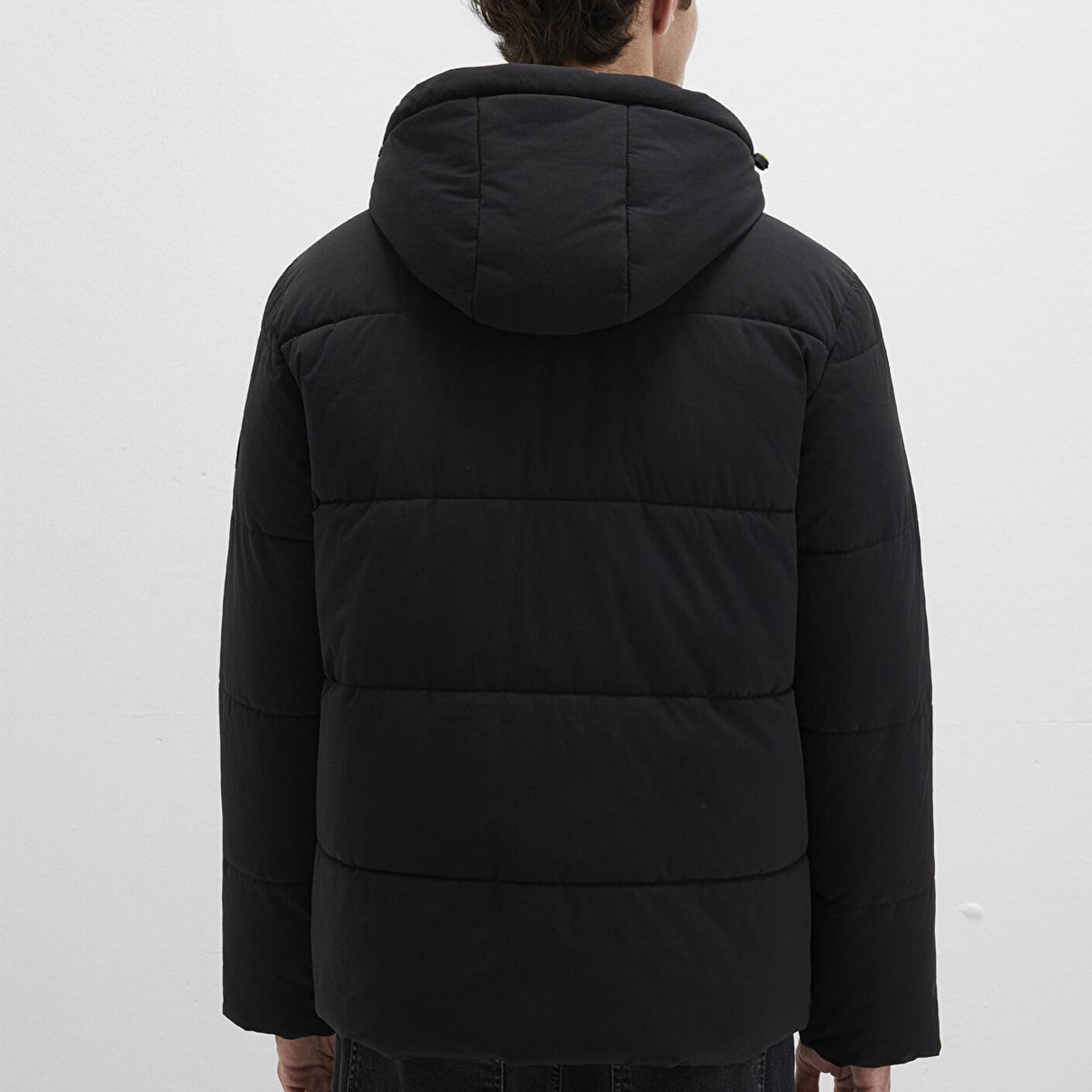 Mavi Kapüşonlu Siyah Şişme Mont 0110211-900