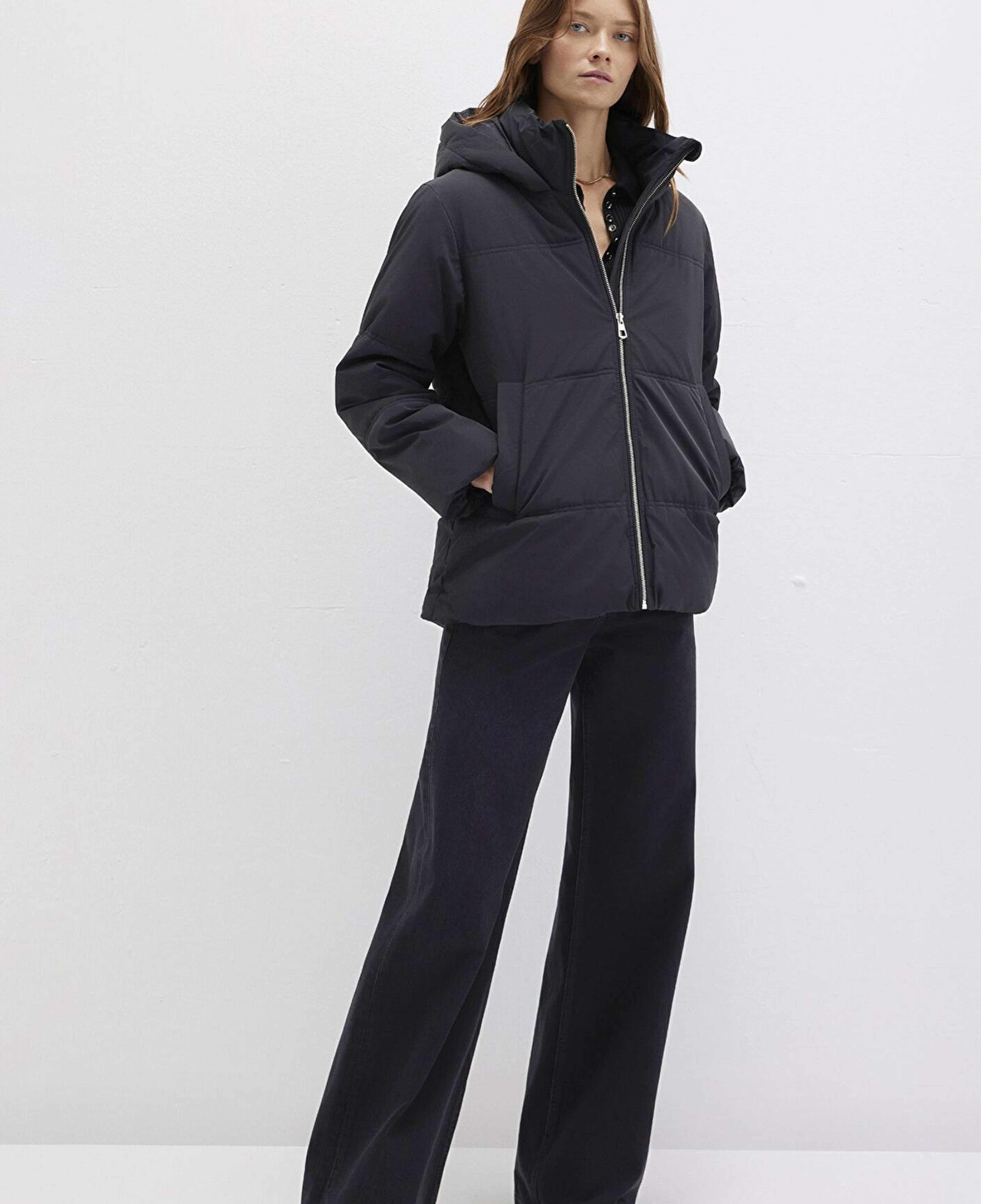 Mavi Su İtici Kapüşonlu Siyah Şişme Mont 1110445-900