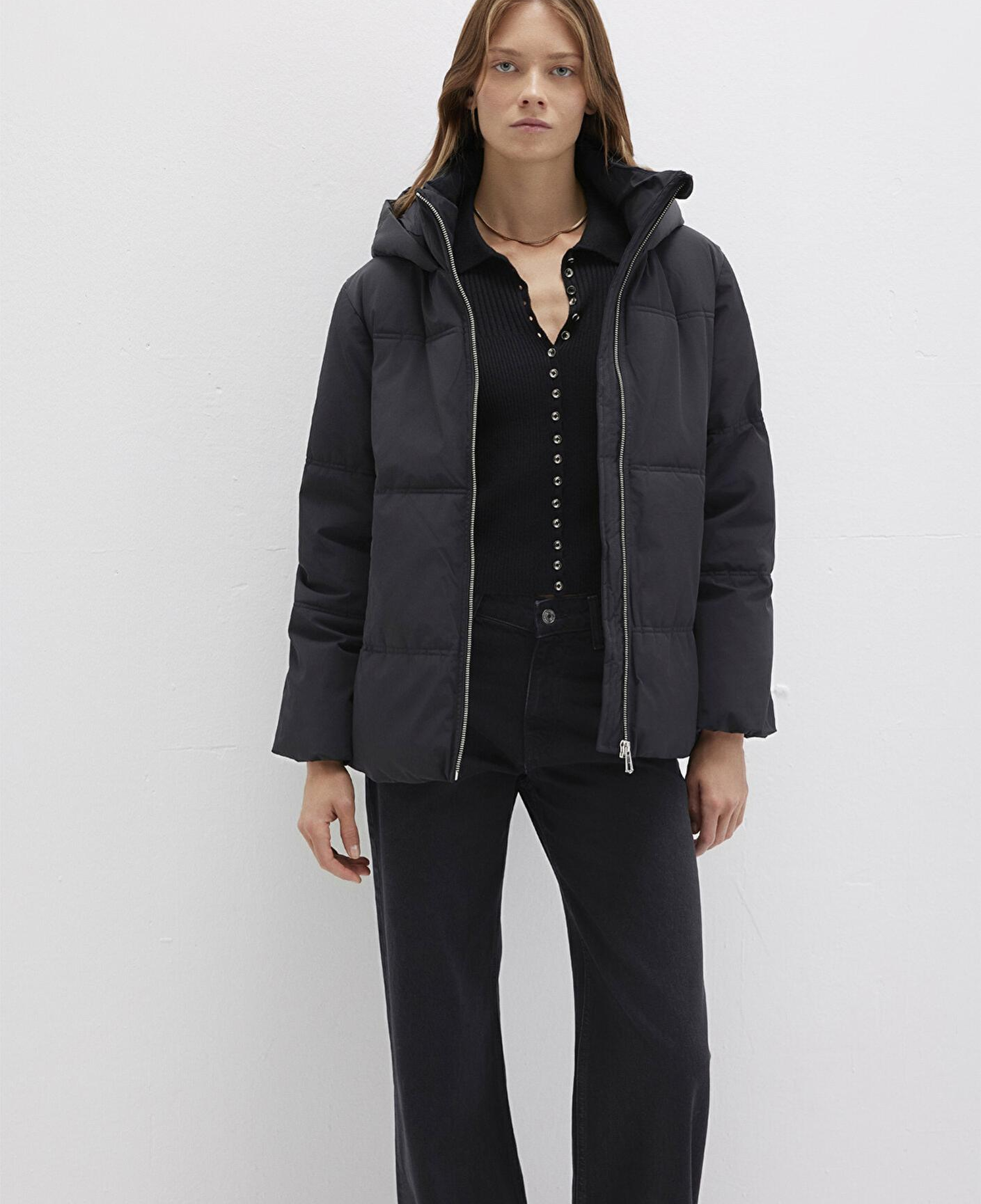 Mavi Su İtici Kapüşonlu Siyah Şişme Mont 1110445-900