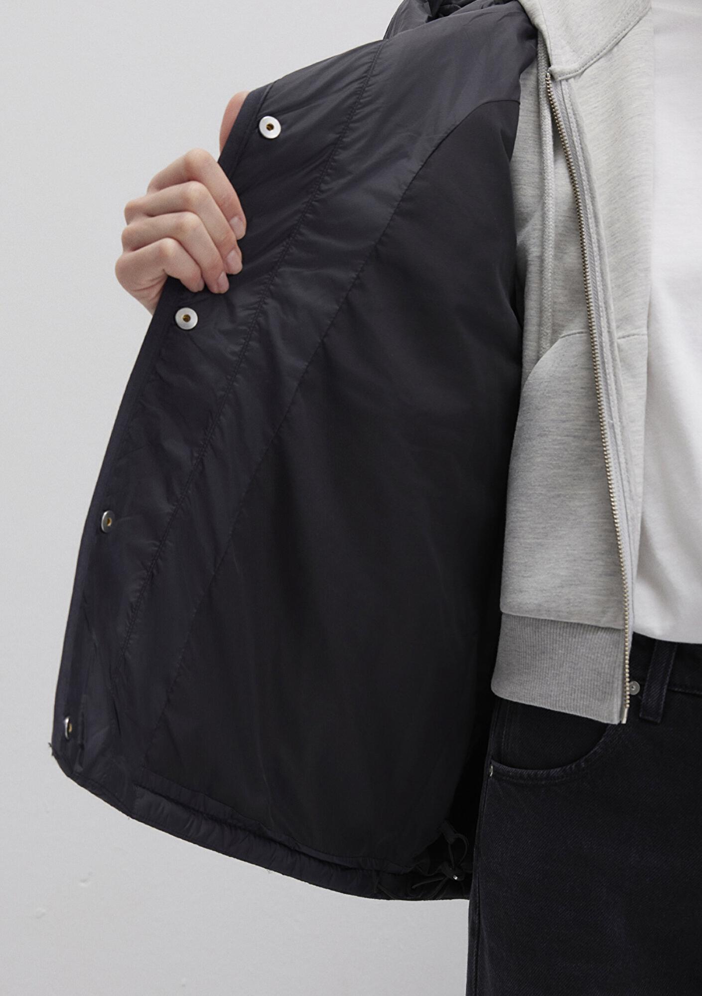 Mavi Kapüşonlu Kapitone Siyah Ceket Loose Fit / Bol Rahat Kesim 1110460-900