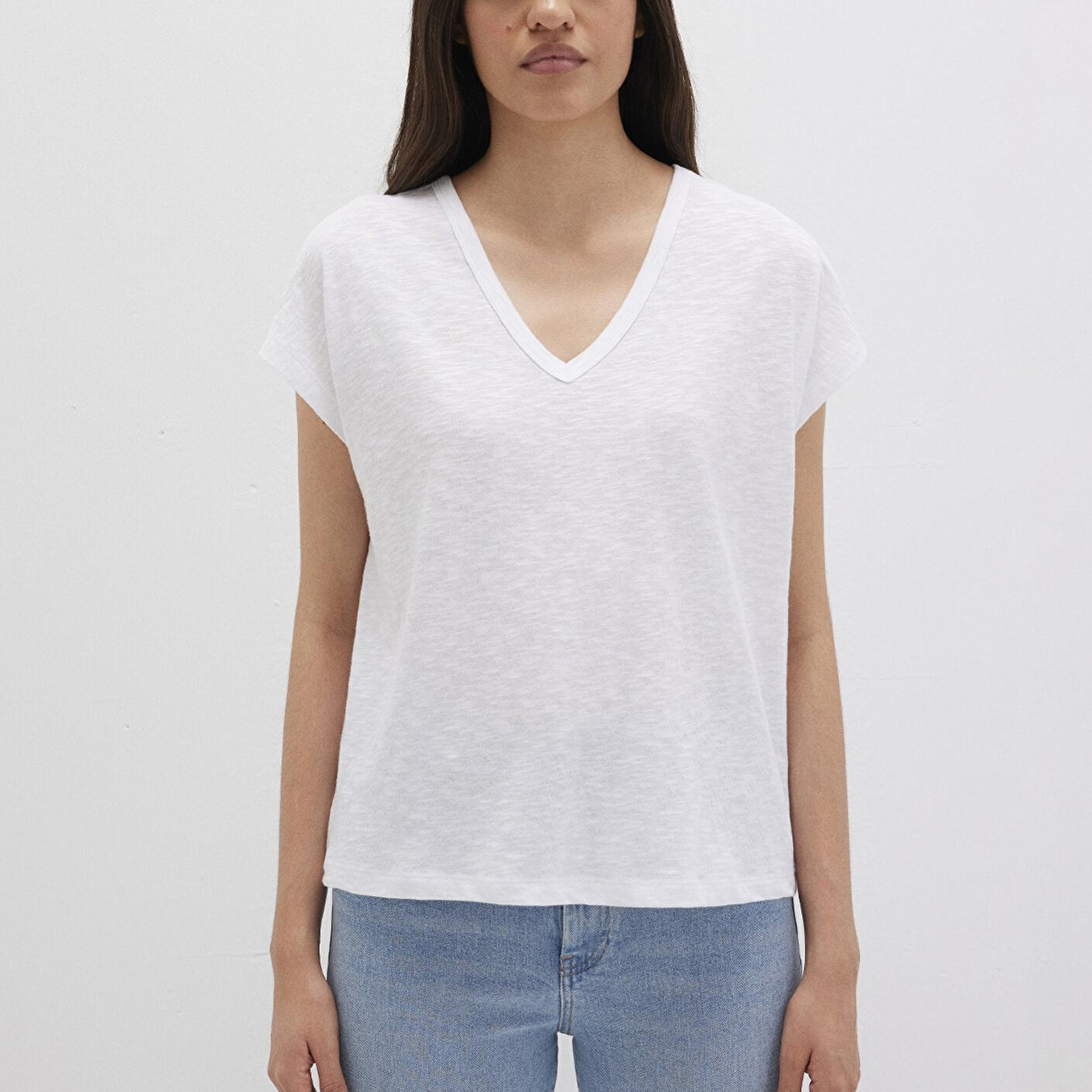 Mavi V Yaka Beyaz Basic Tişört Regular Fit / Normal Kesim 1612380-620