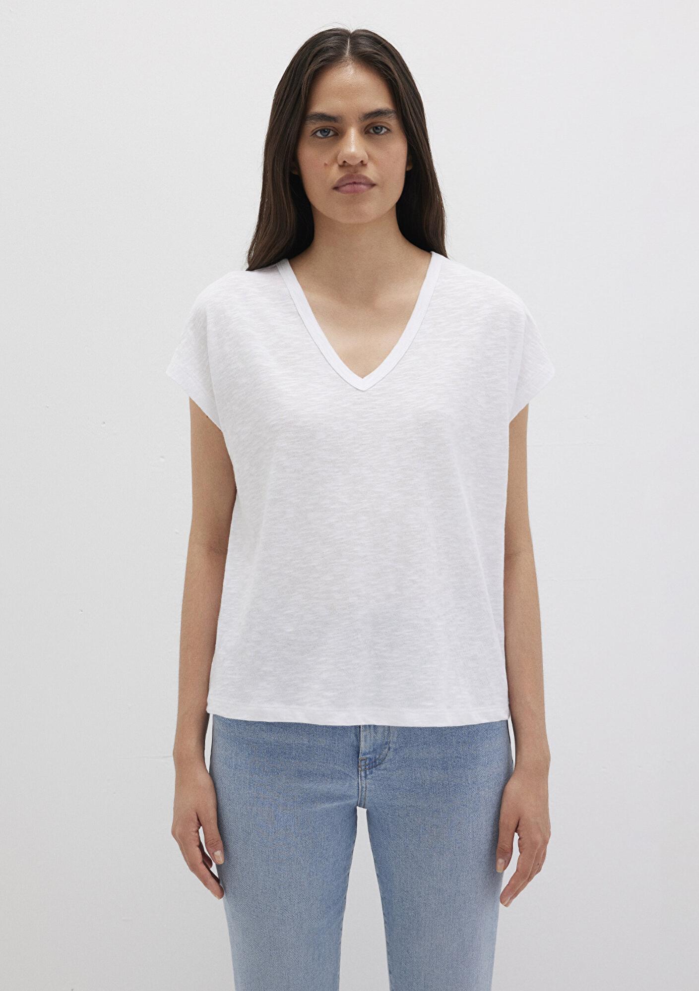 Mavi V Yaka Beyaz Basic Tişört Regular Fit / Normal Kesim 1612380-620