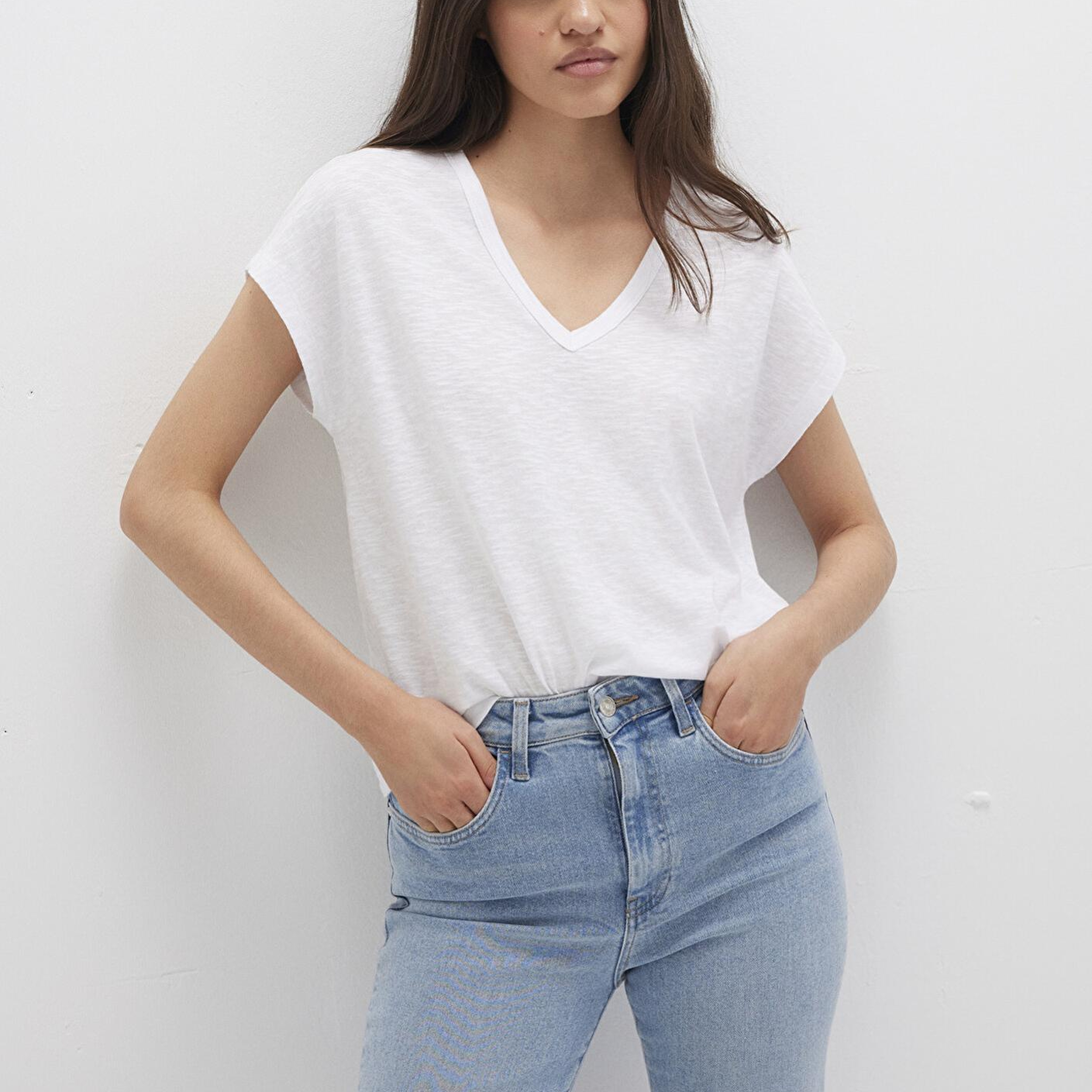 Mavi V Yaka Beyaz Basic Tişört Regular Fit / Normal Kesim 1612380-620