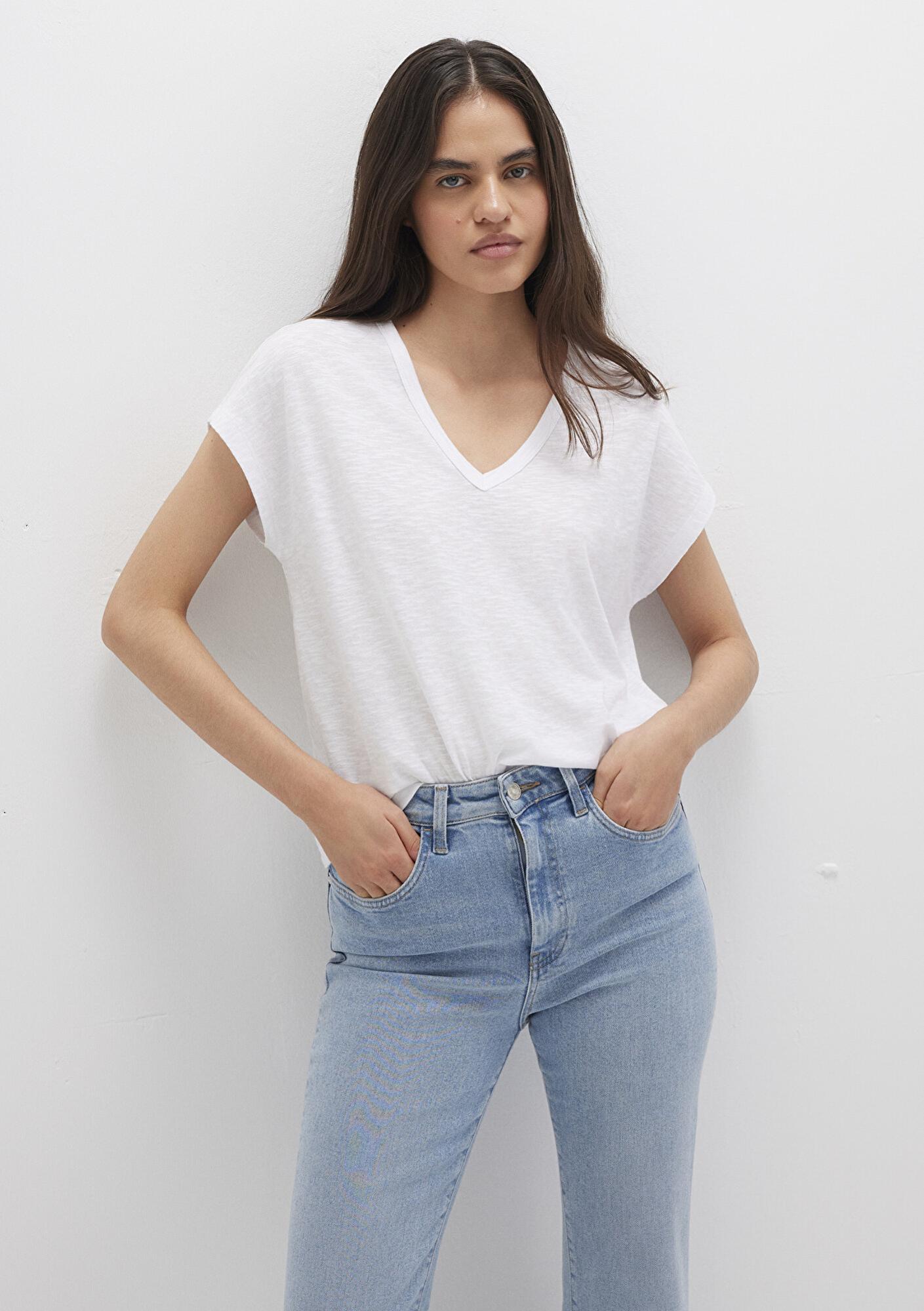 Mavi V Yaka Beyaz Basic Tişört Regular Fit / Normal Kesim 1612380-620