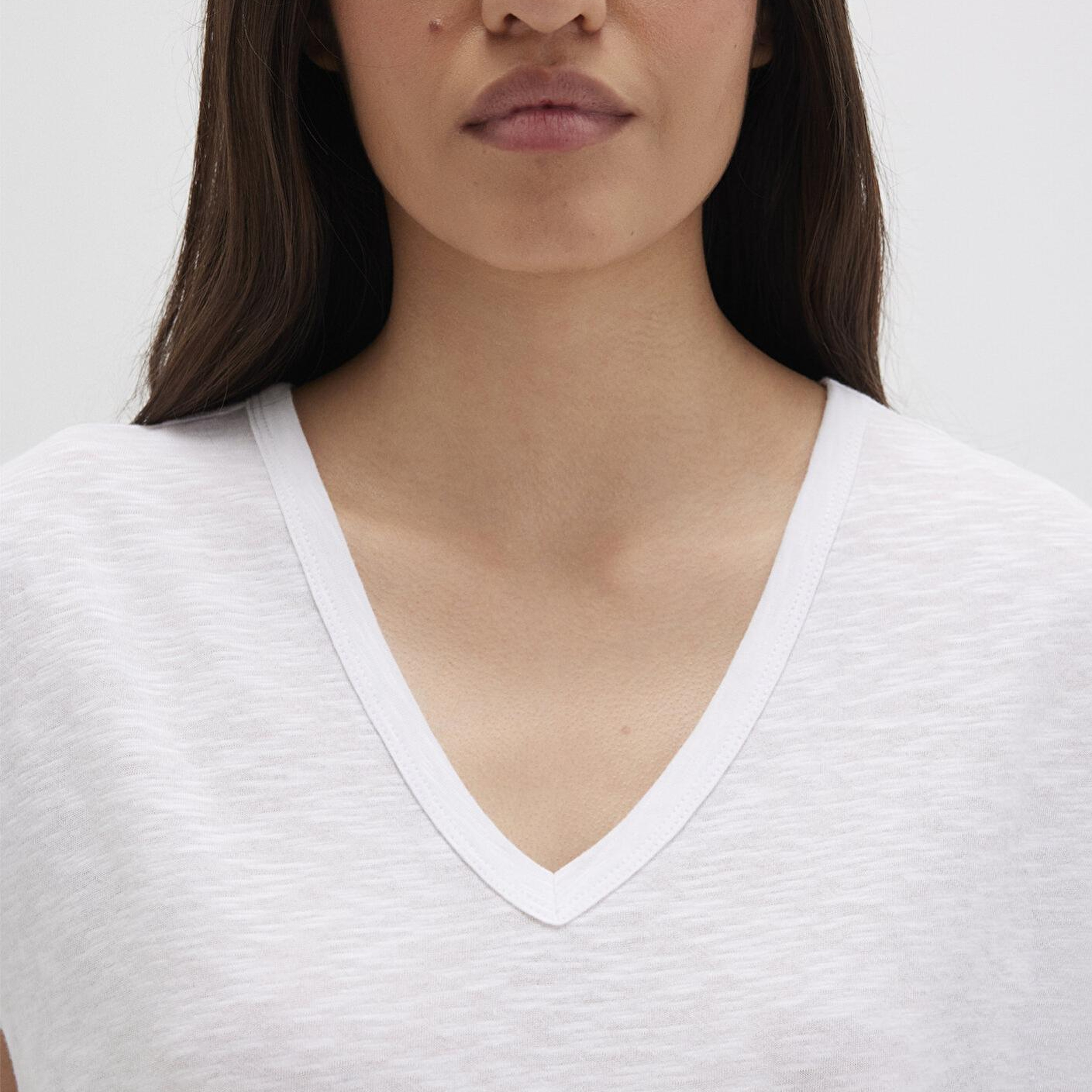 Mavi V Yaka Beyaz Basic Tişört Regular Fit / Normal Kesim 1612380-620