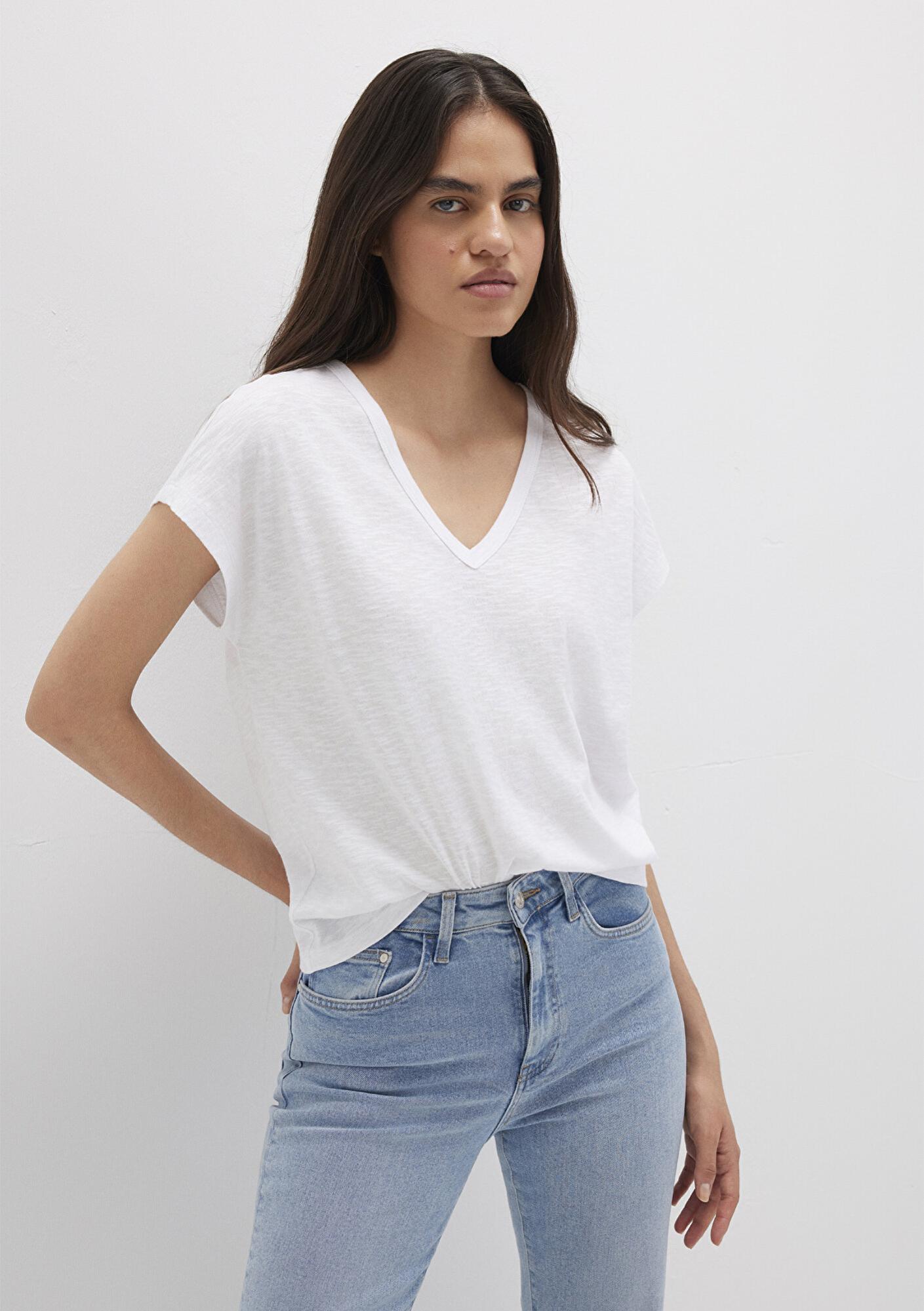 Mavi V Yaka Beyaz Basic Tişört Regular Fit / Normal Kesim 1612380-620